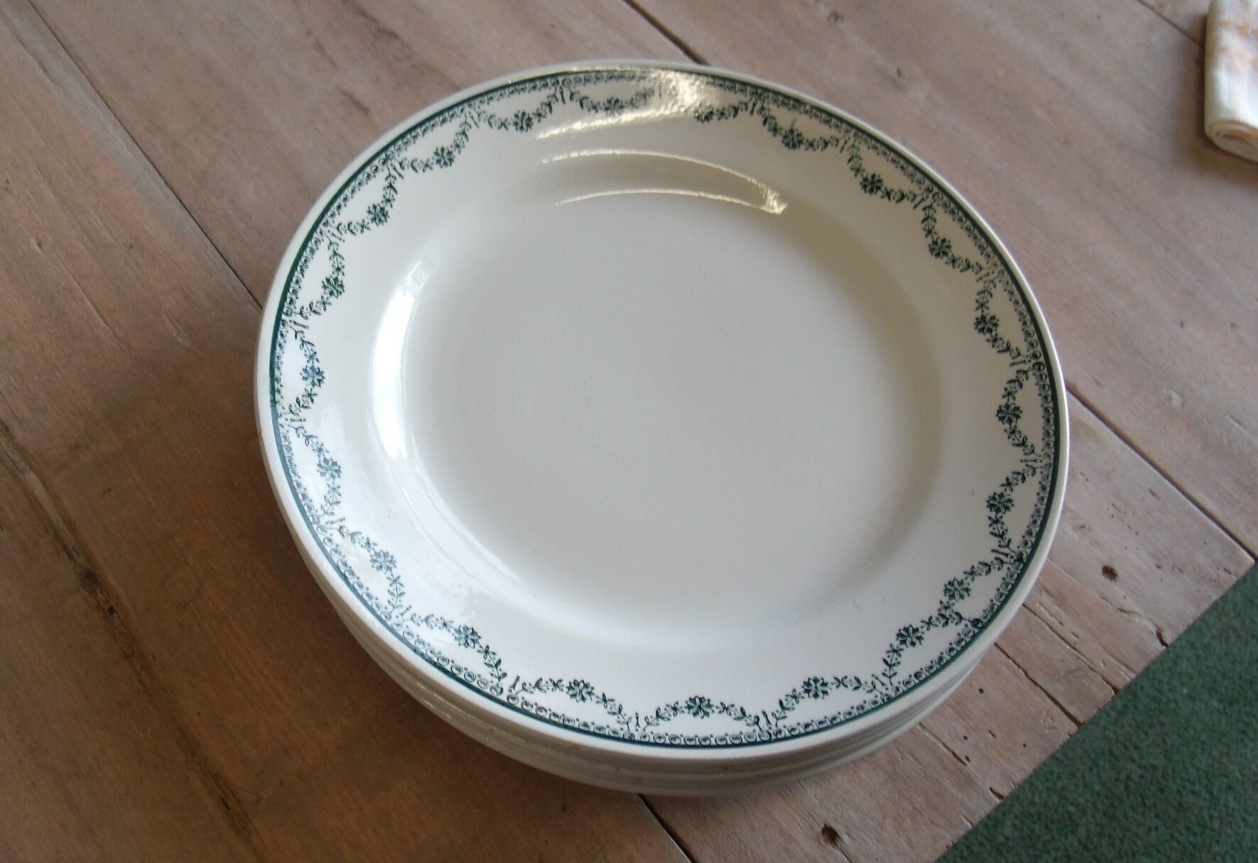 Set of 6 dinner plates of Saint Amand amandinoise Holy