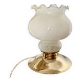 Lampe à poser vintage avec globe blanc et base en laiton ancien - Éclairage élégant avec fil doré tressé