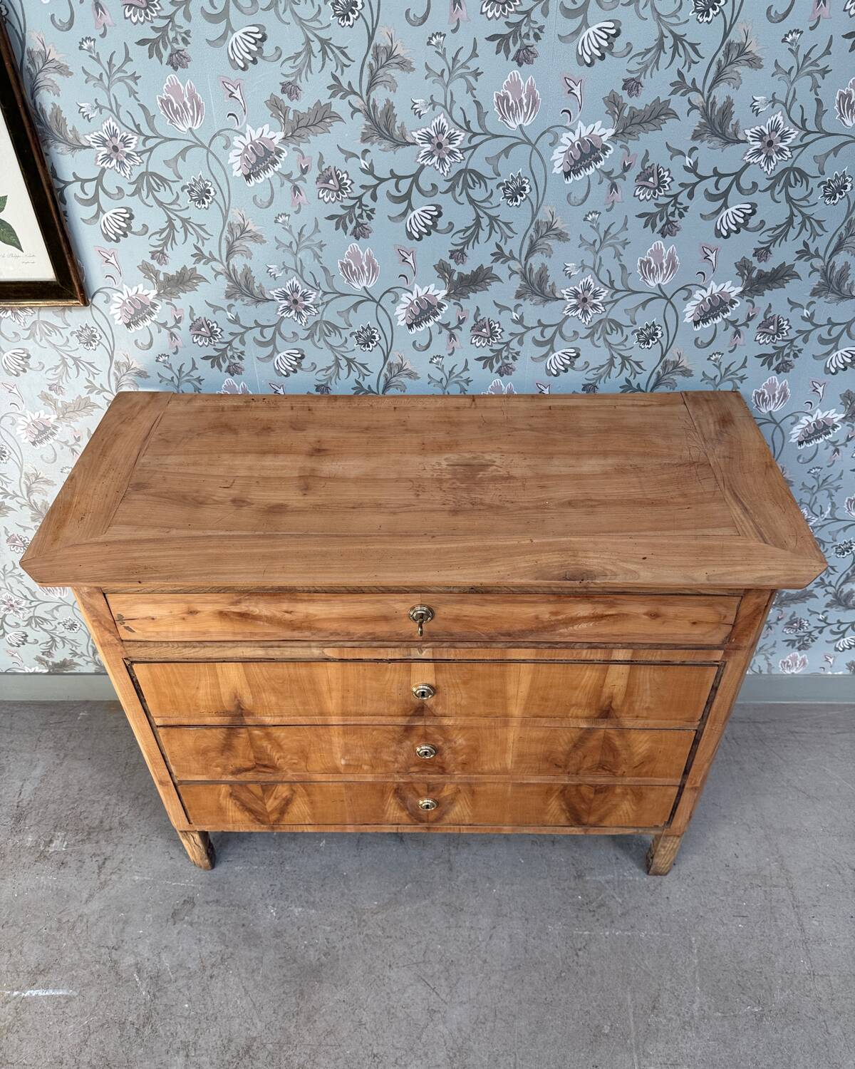 Antique walnut chest of drawers (renovated)
