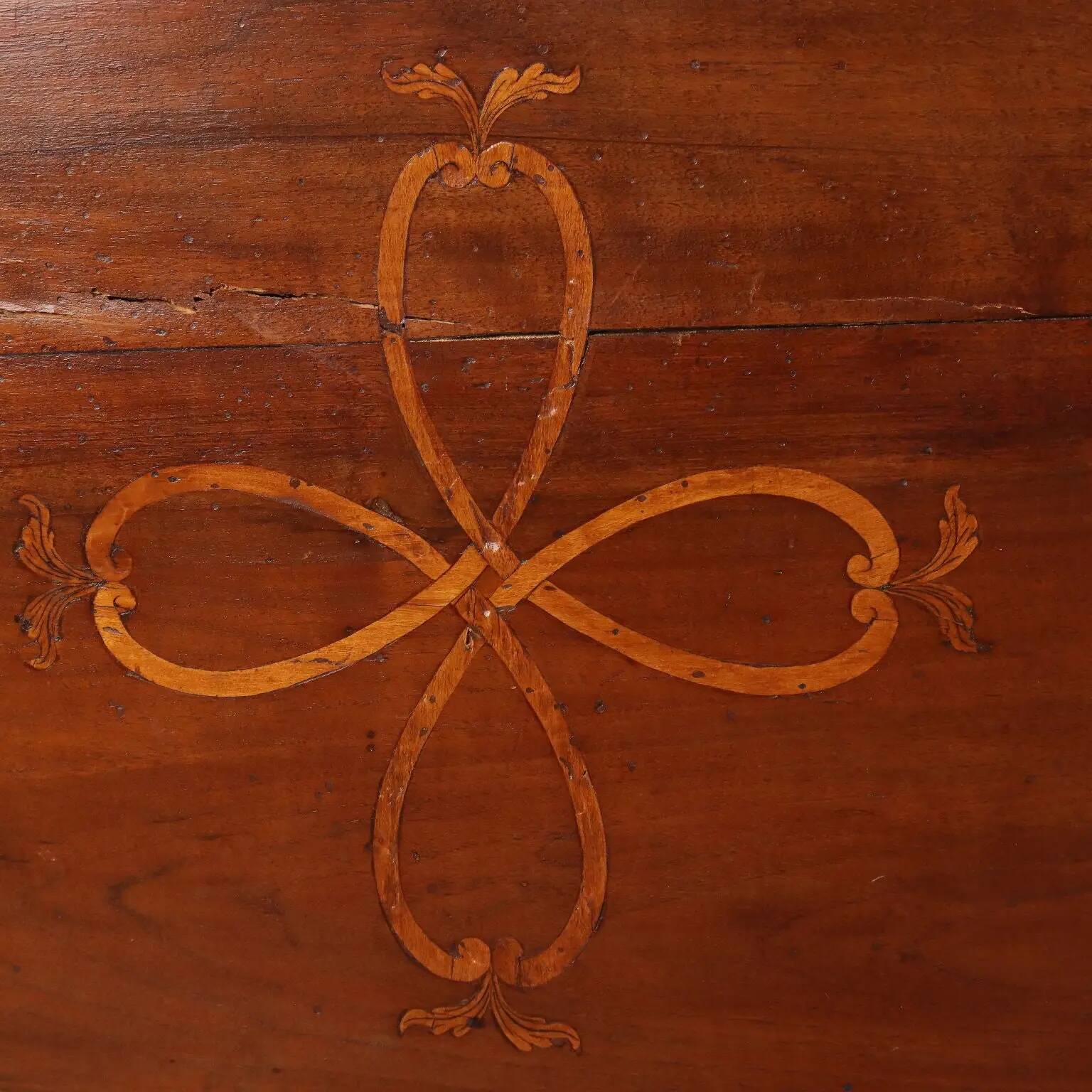 Antique baroque secretary cabinet with a drop-down front in walnut and maple, Italy, 18th century.