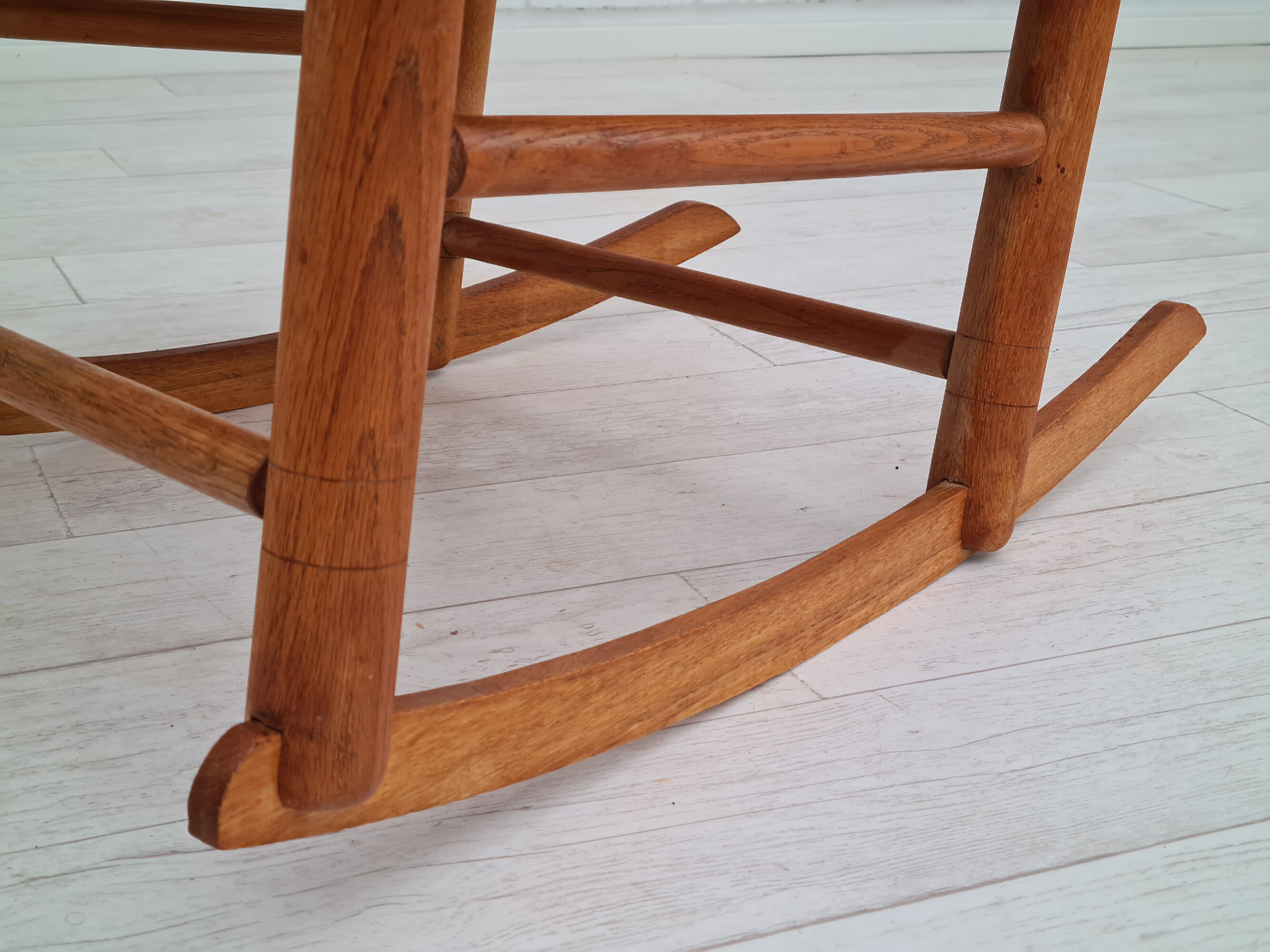 Rocking-chair, oak wood, natural fiber