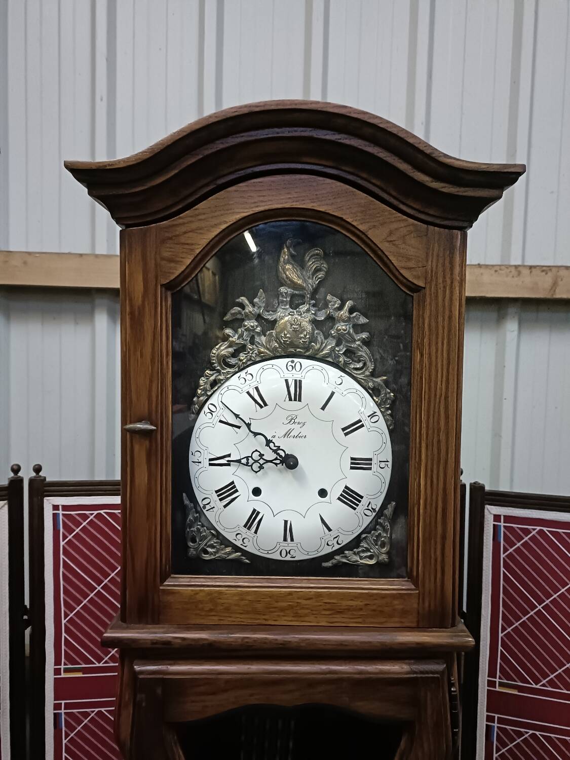 Horloge Comtoise Morbier Jura, façade au coq