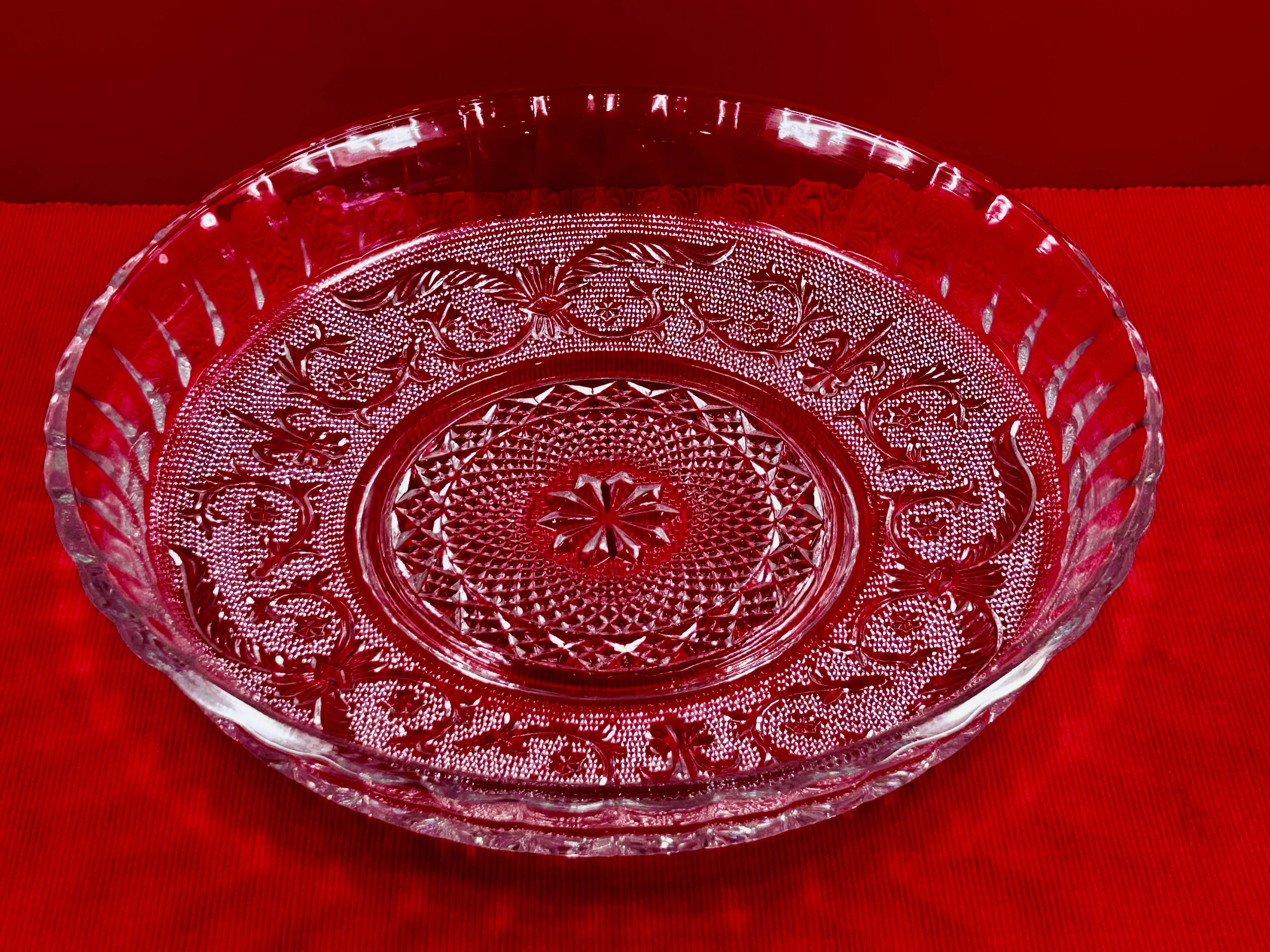 Large glass dish - Decorated with scrolls and lilies