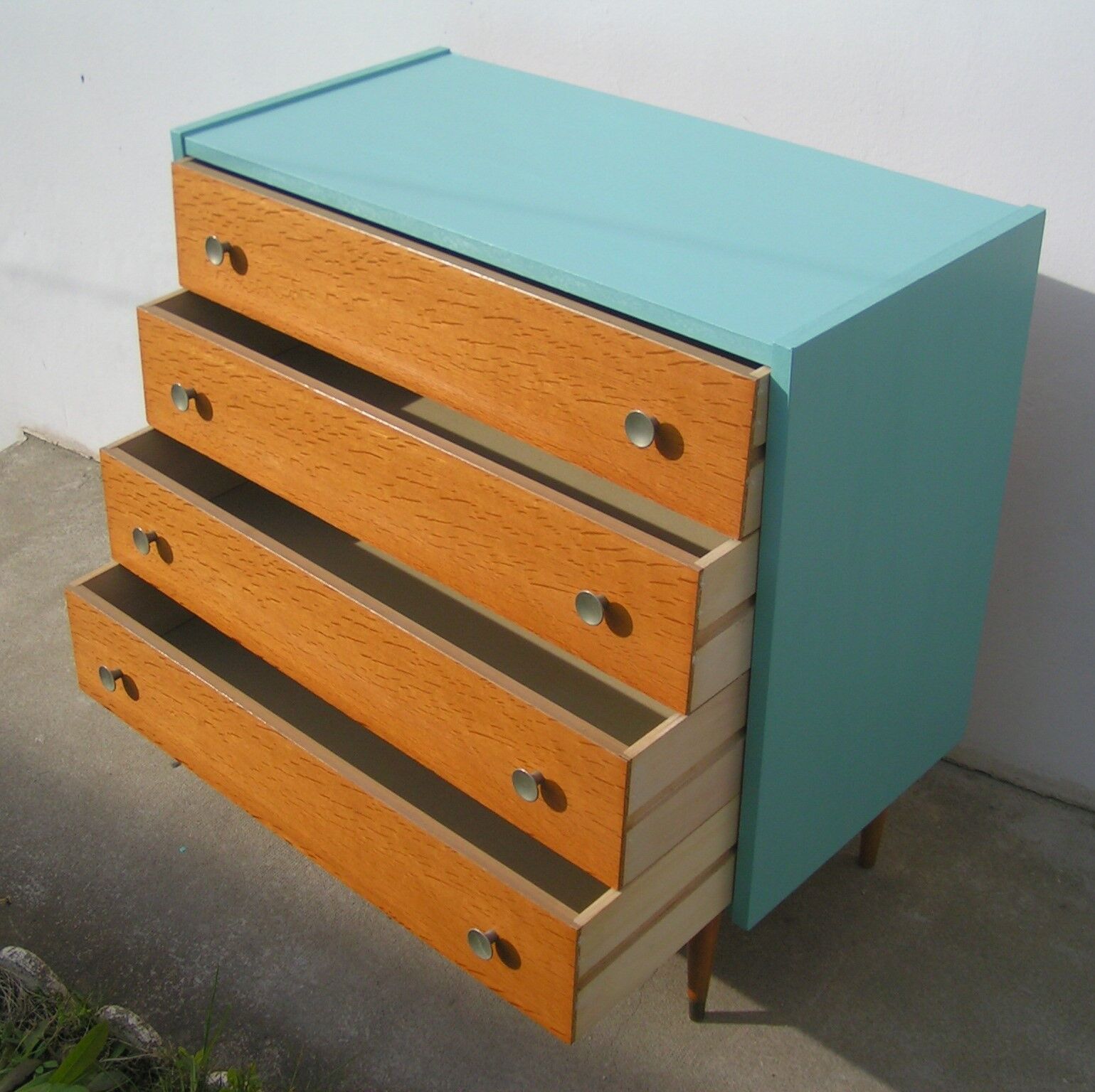 Commode en chêne années 60 relokée
