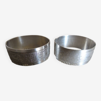 2 chiseled metal napkin rings