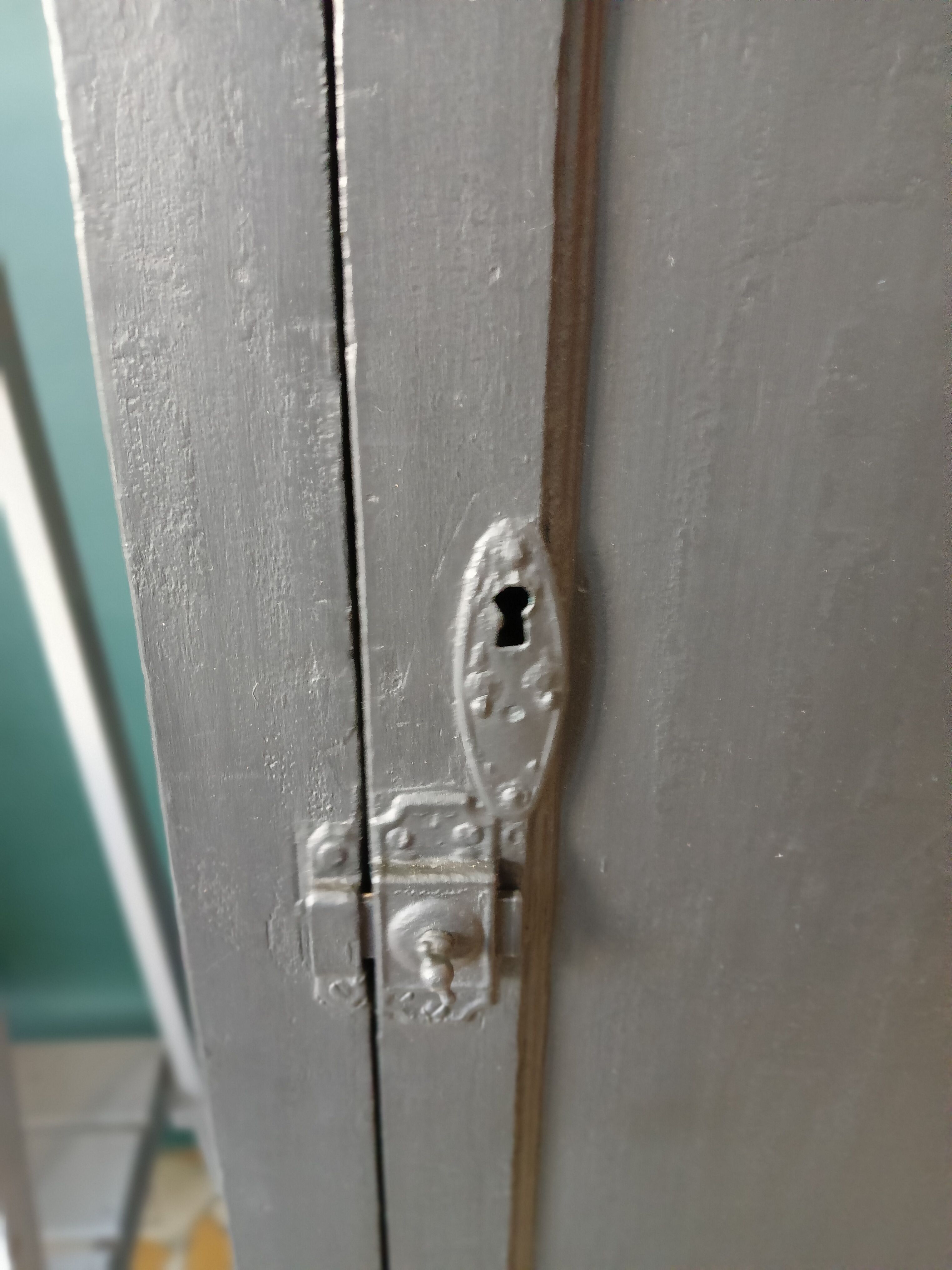 Parisian wardrobe revisited in black