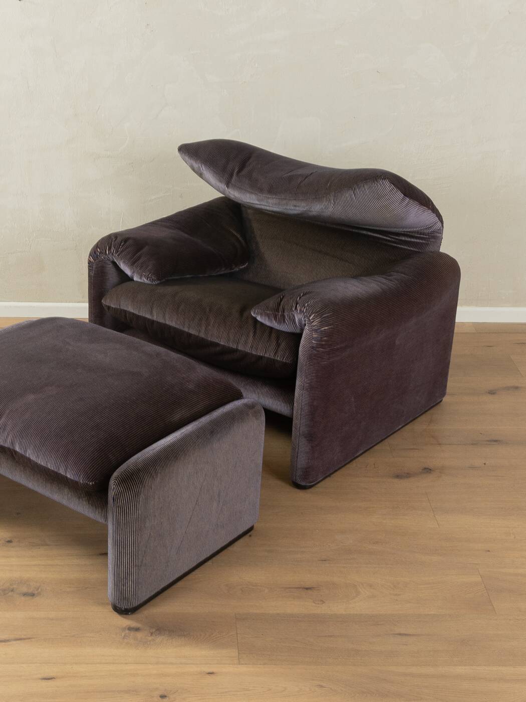"675 MARALUNGA" armchair