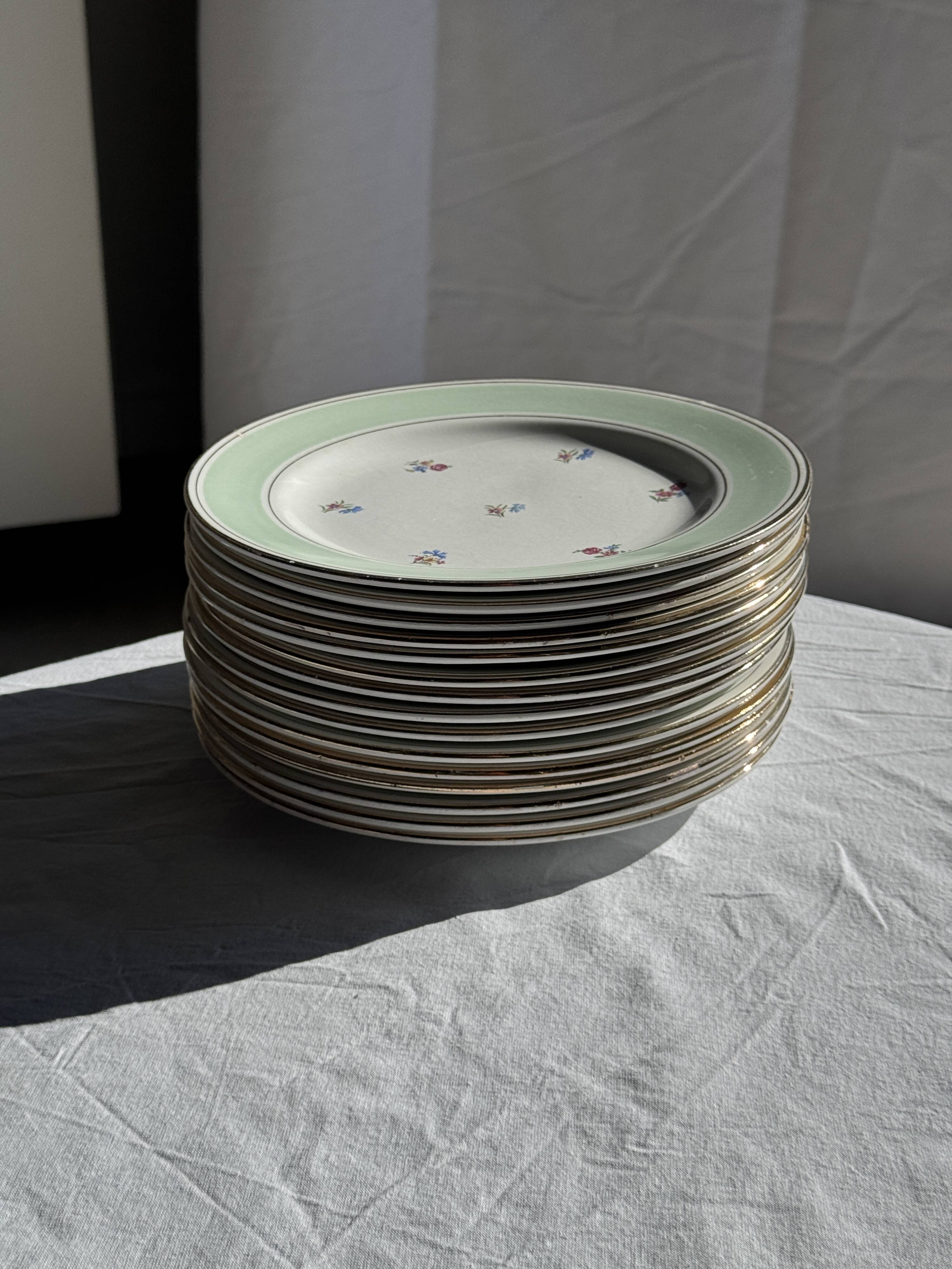 Set of 15 vintage turquoise dinner plates with gold trim and pink flowers D23.