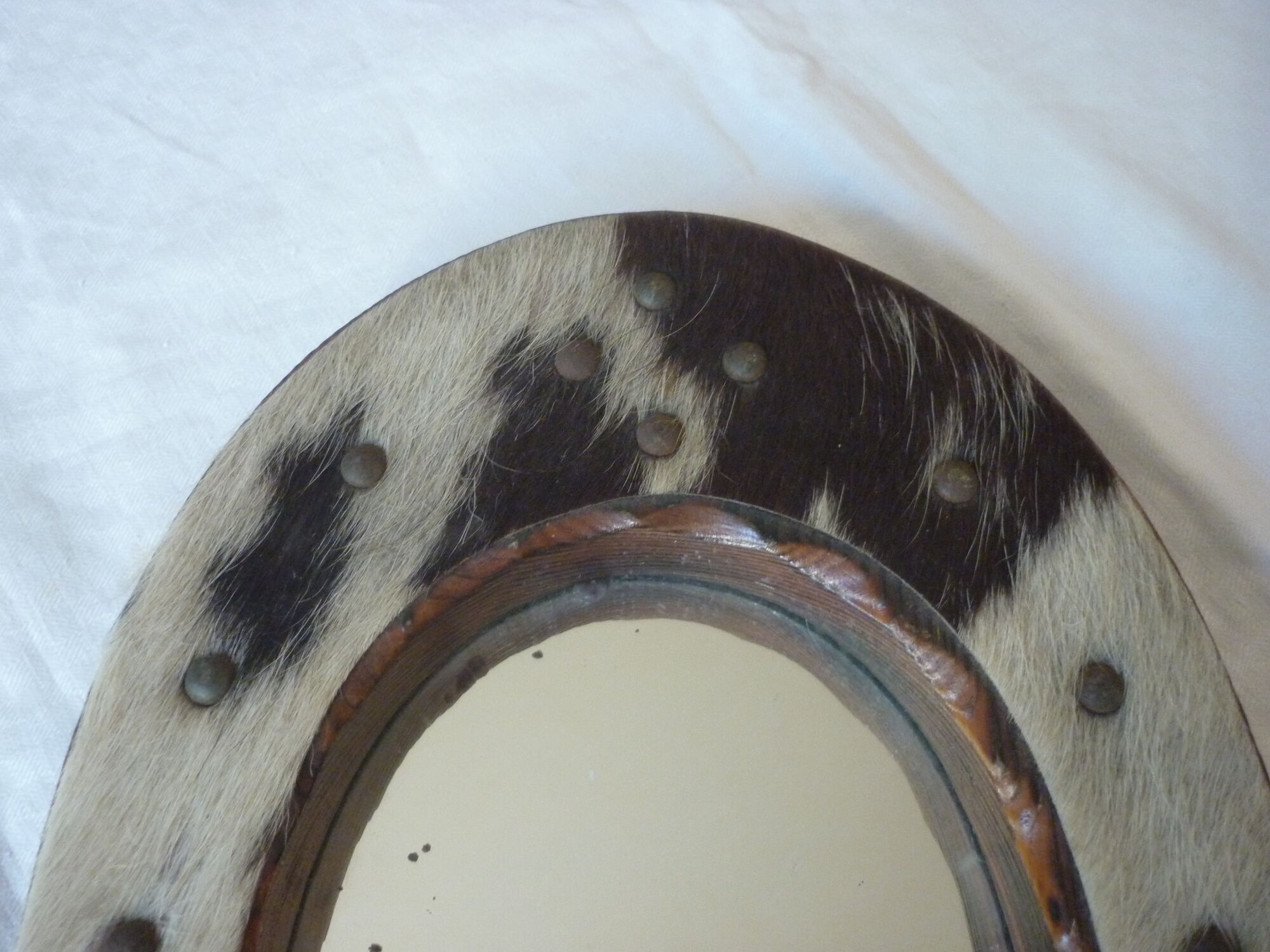 Vintage mirror wood and fur in the shape of horseshoe 25x33cm