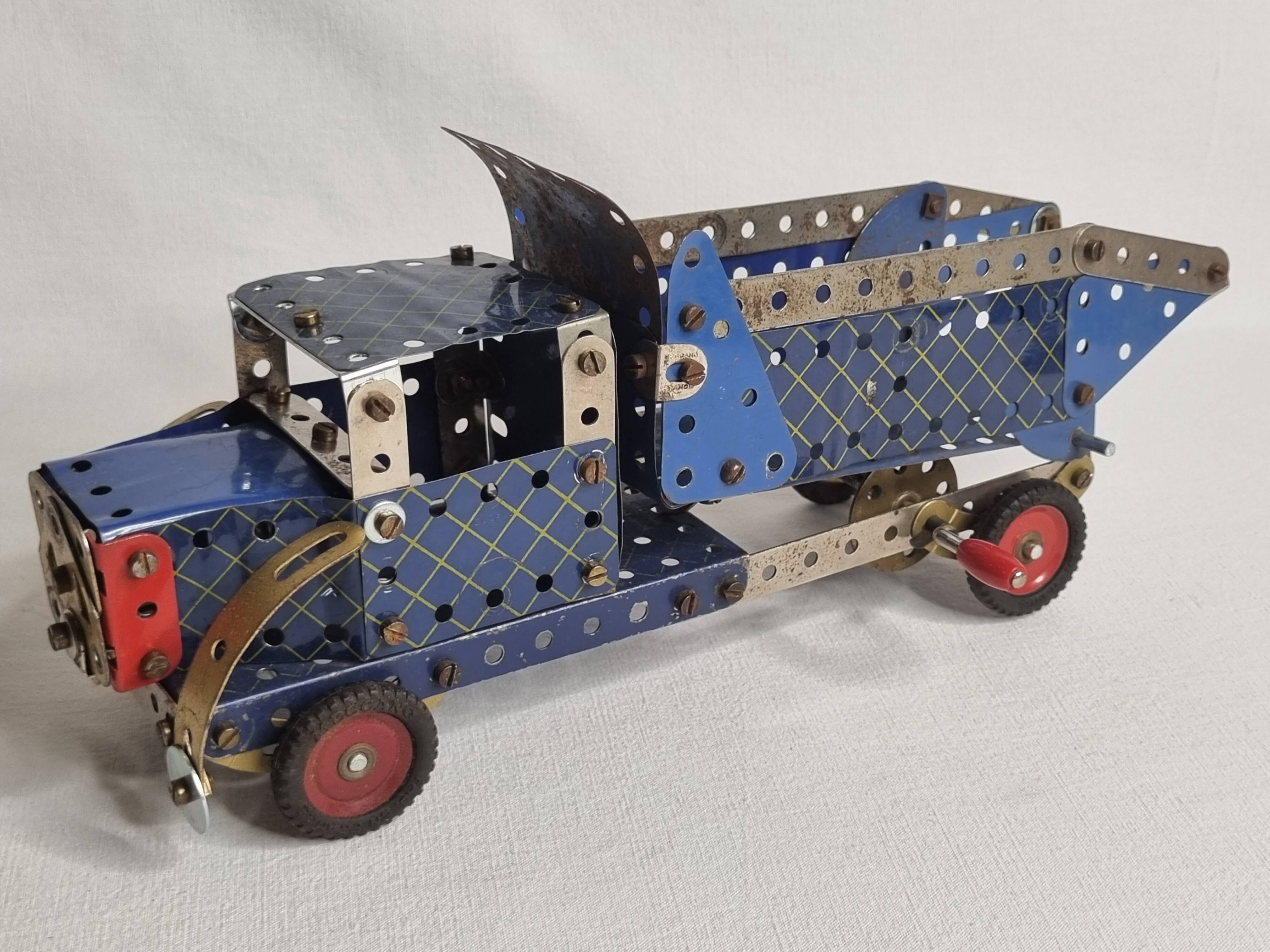 Meccano dump truck from the 50s, original parts, authentic patina, 30 cm
