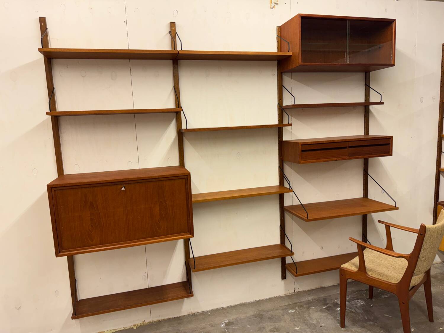 Meuble mural scandinave vintage en teck par Poul Cadovius pour Royal System