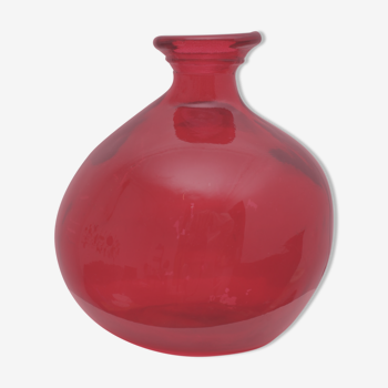 Diform red glass vase