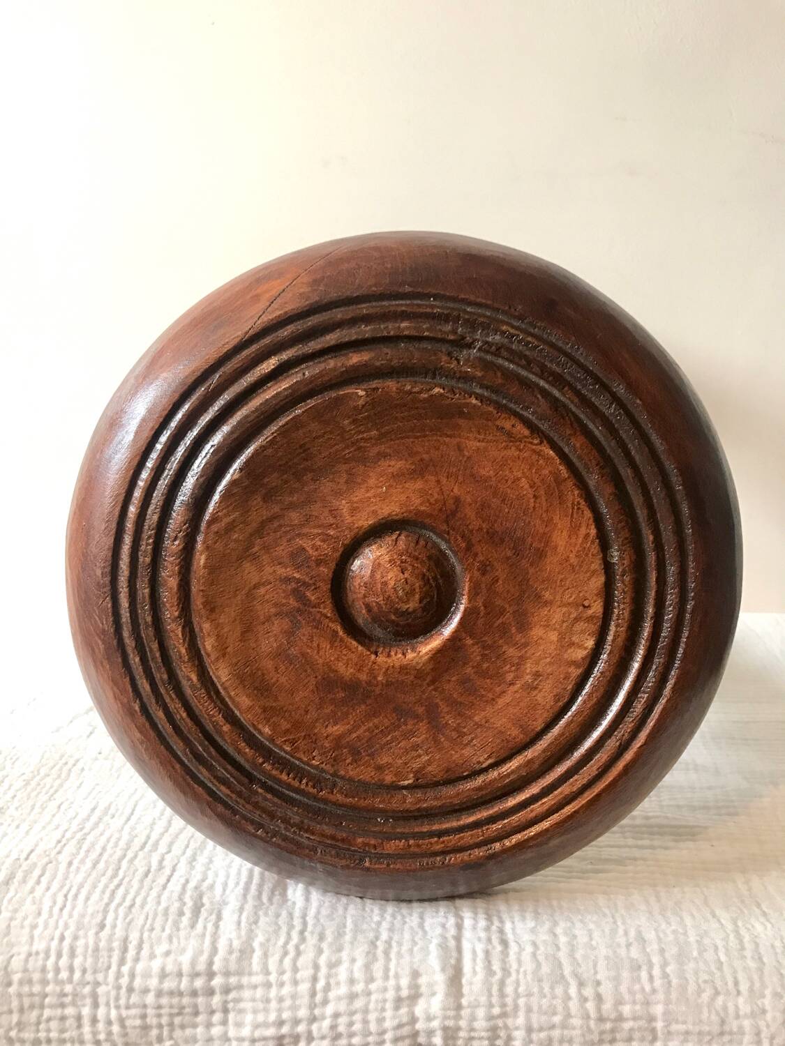 Tripod stool with coil legs