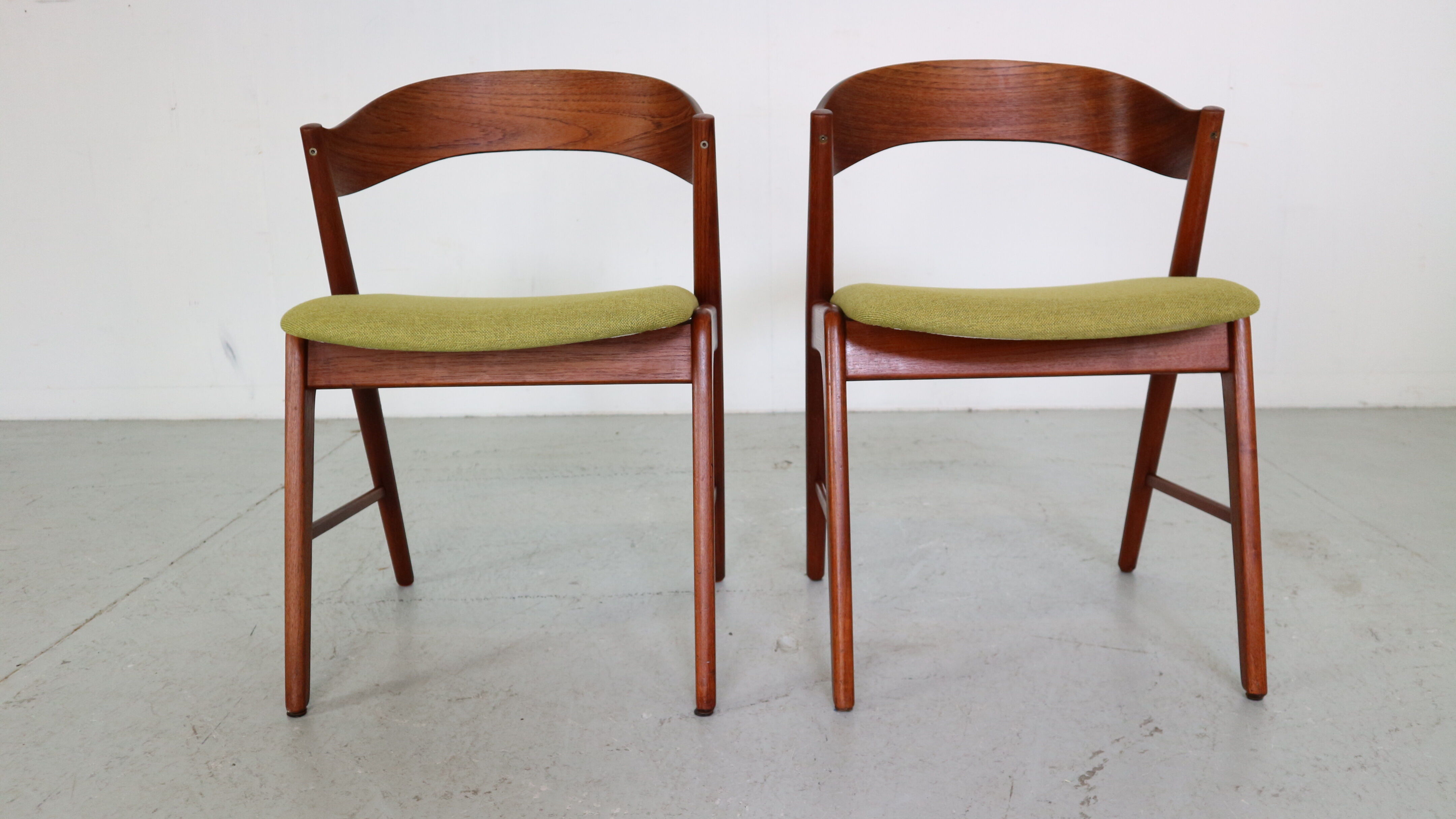 Mid- Century Set Of Two Organic Shape Teak Dinning Room Chairs, 1960 Denmark