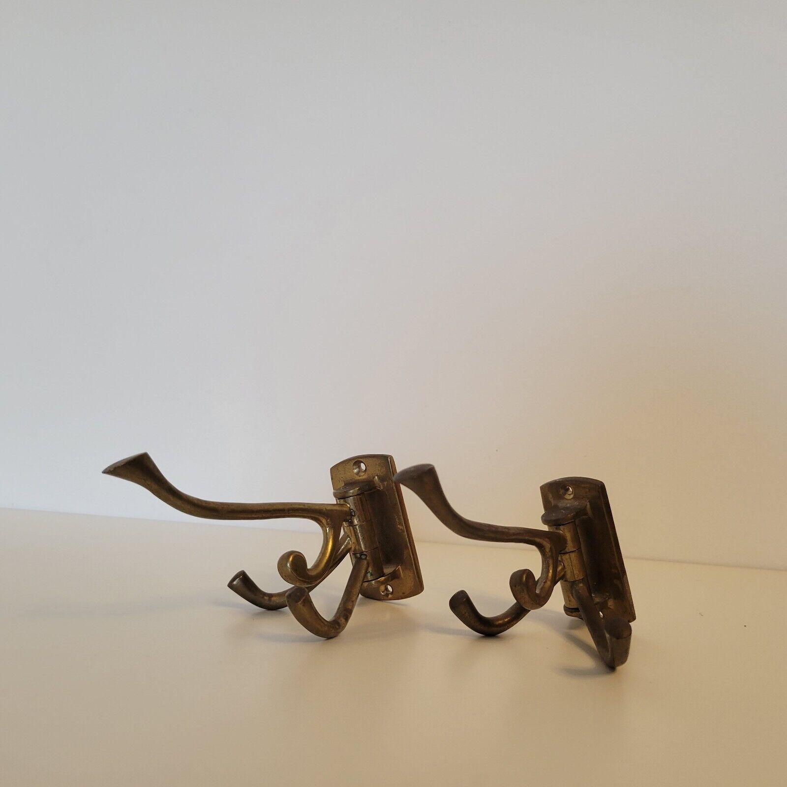 2 hooks with 4 rotating hooks each in brass