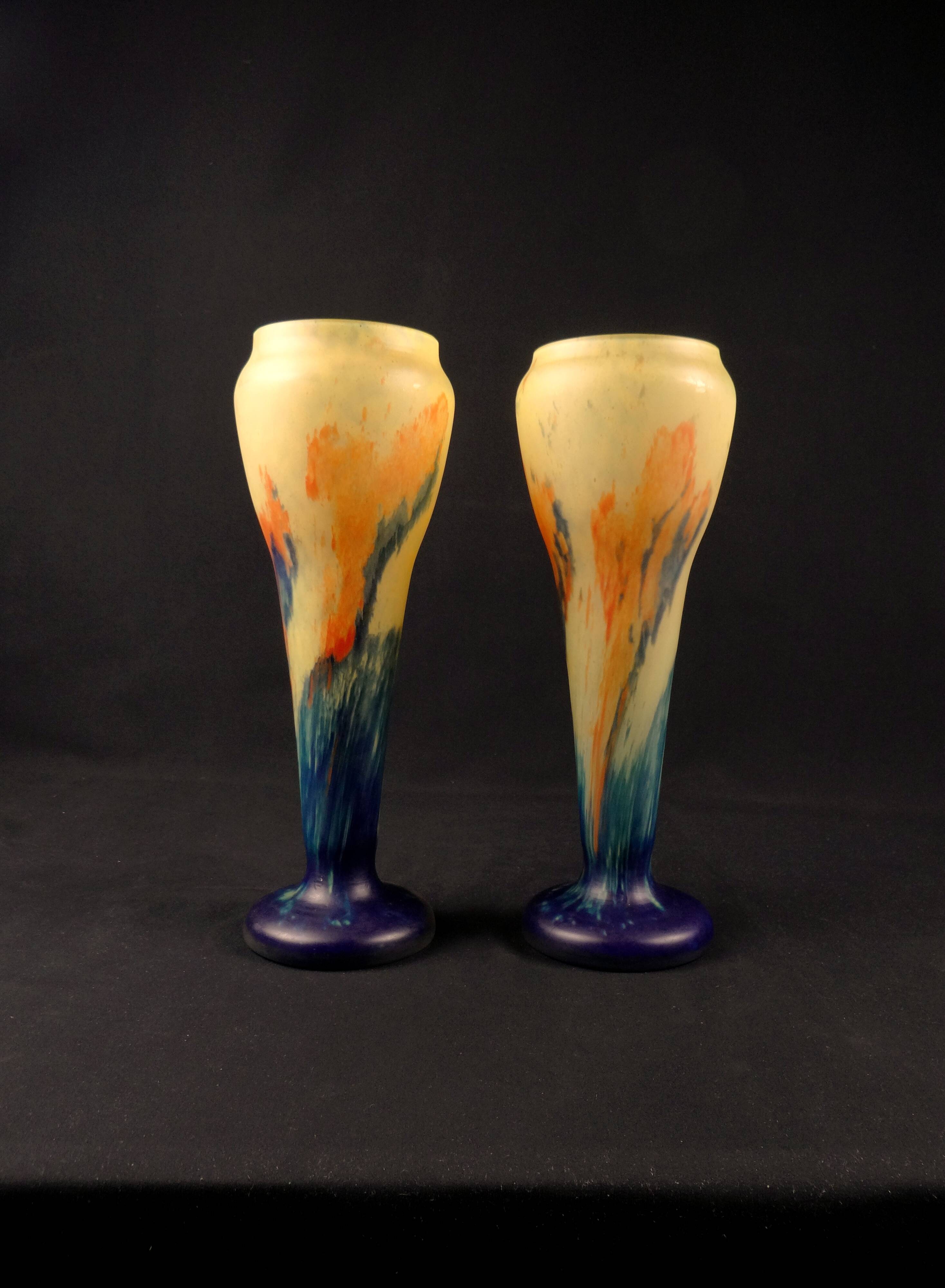 Paire de vase Art Déco en verre multicouche effet marmoréen abstrait coloré