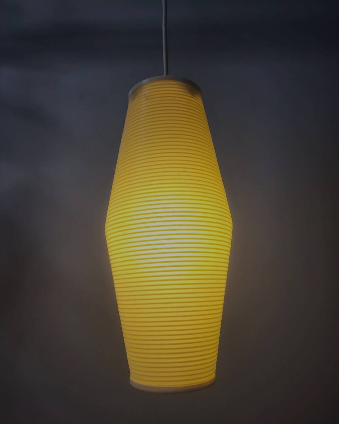 Rotaflex space age hanglamp, ovale vorm in geperst kunststof, jaren 1960