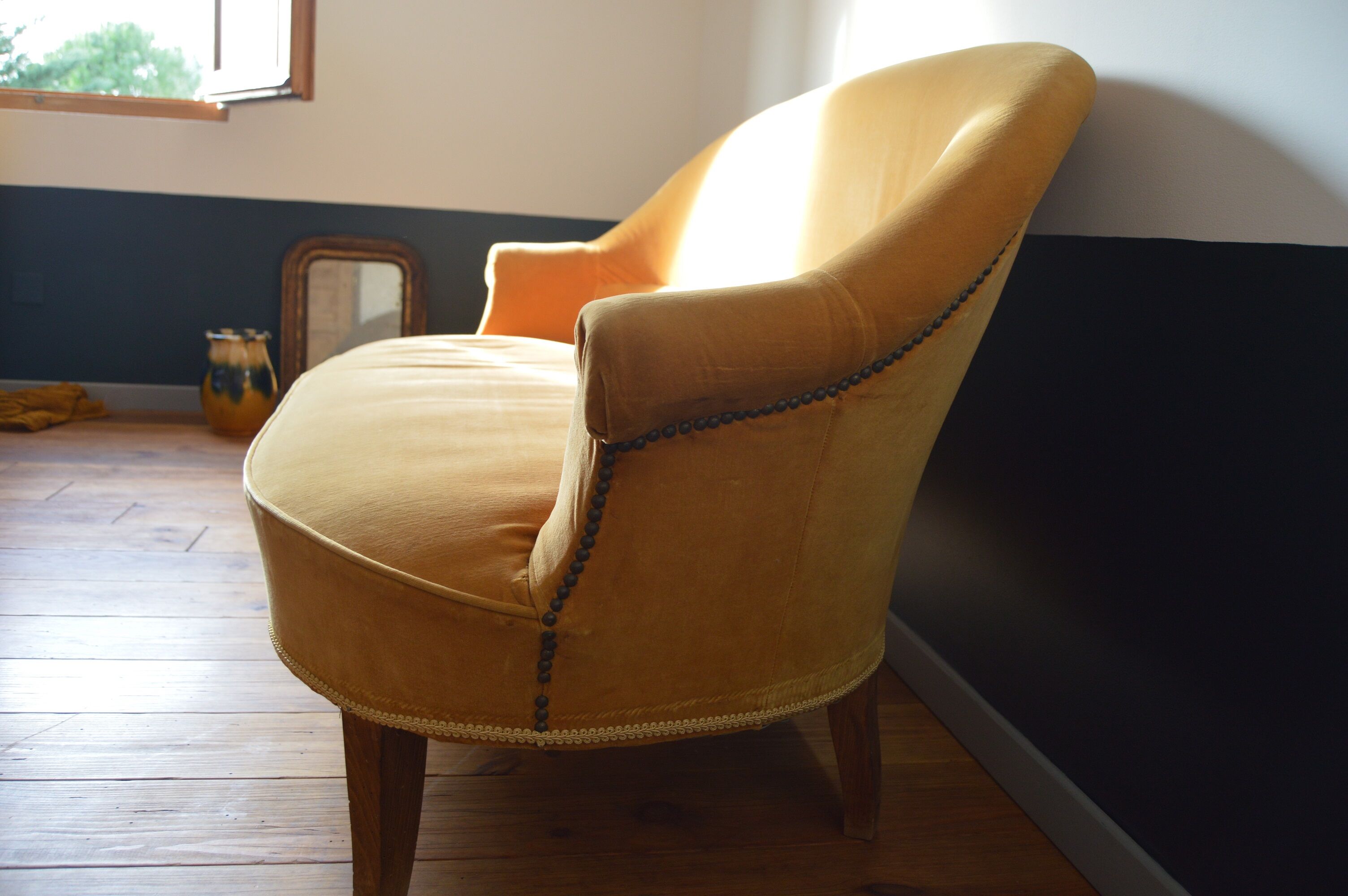 Sofa velvet seat vintage