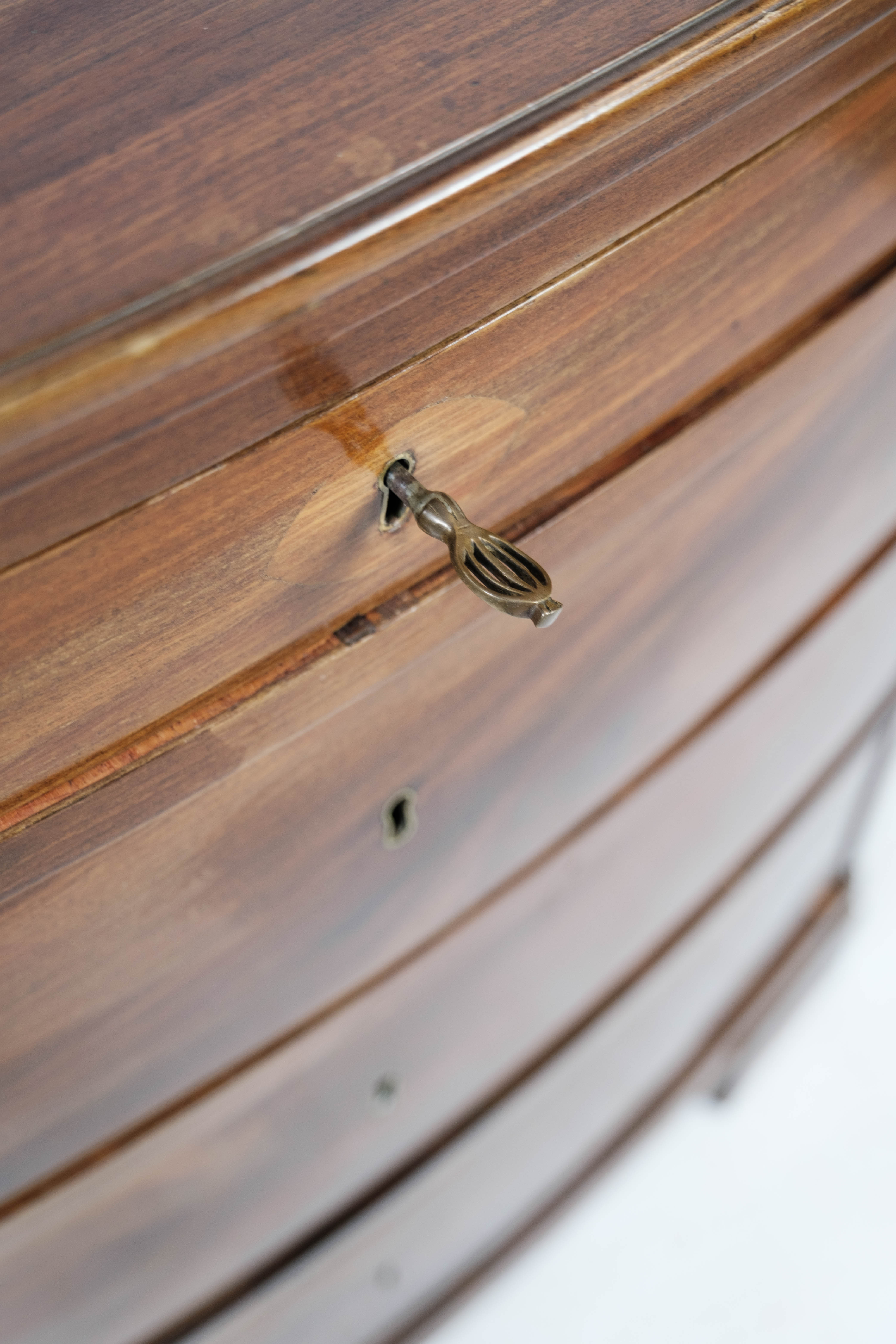 Empire chest of drawers of polished mahogany, 1820