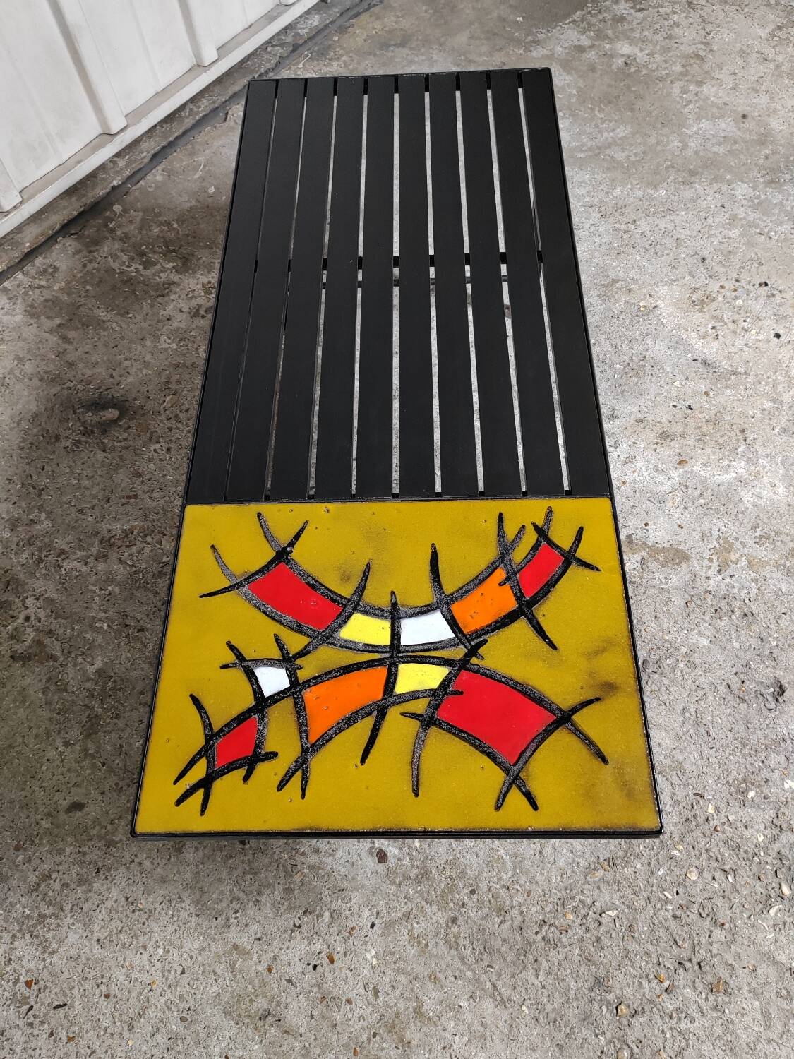 Table basse en métal, bois et pierre de lave
