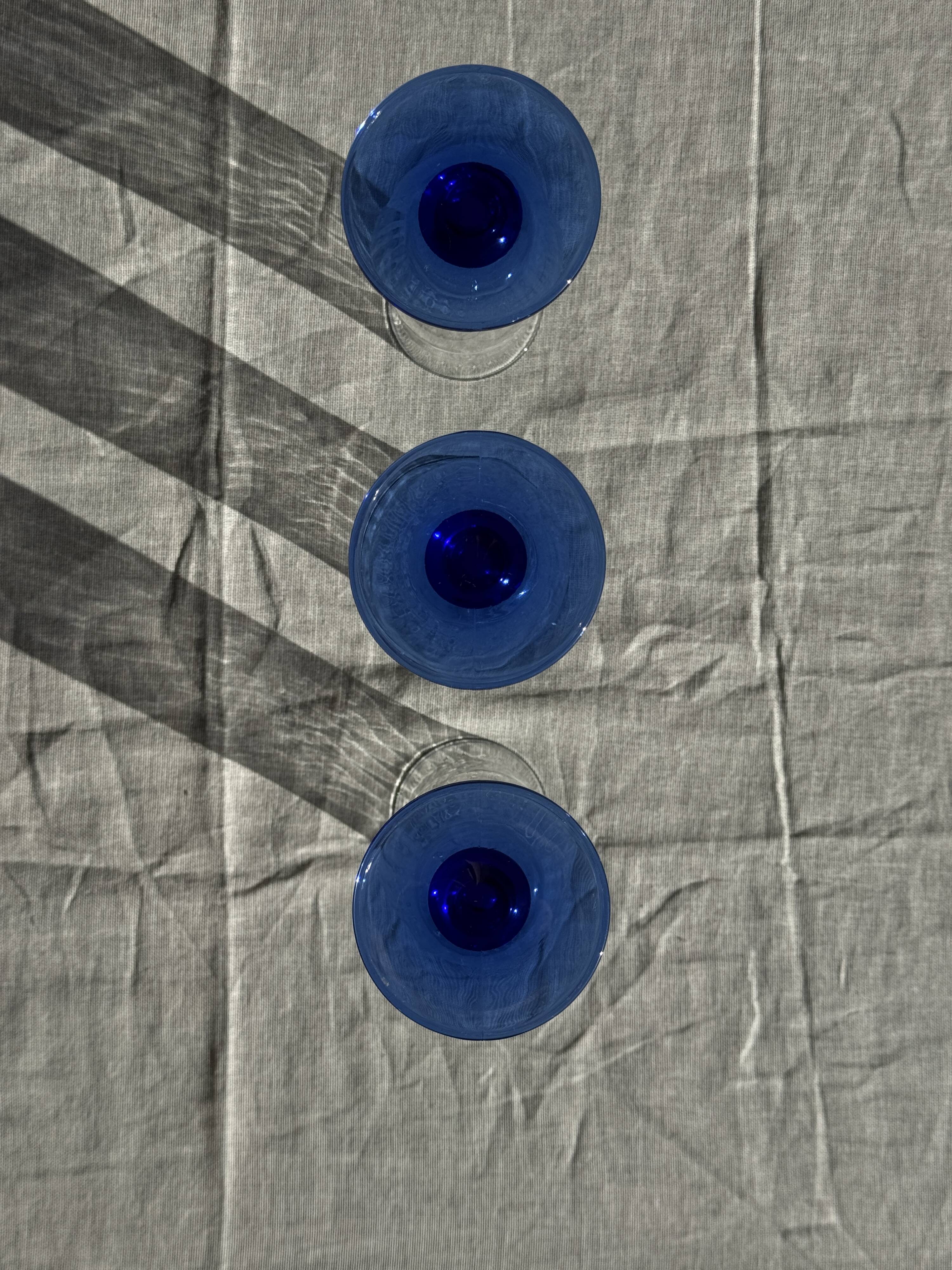 Set of 6 blue-footed champagne flutes; 3 pairs of designs.