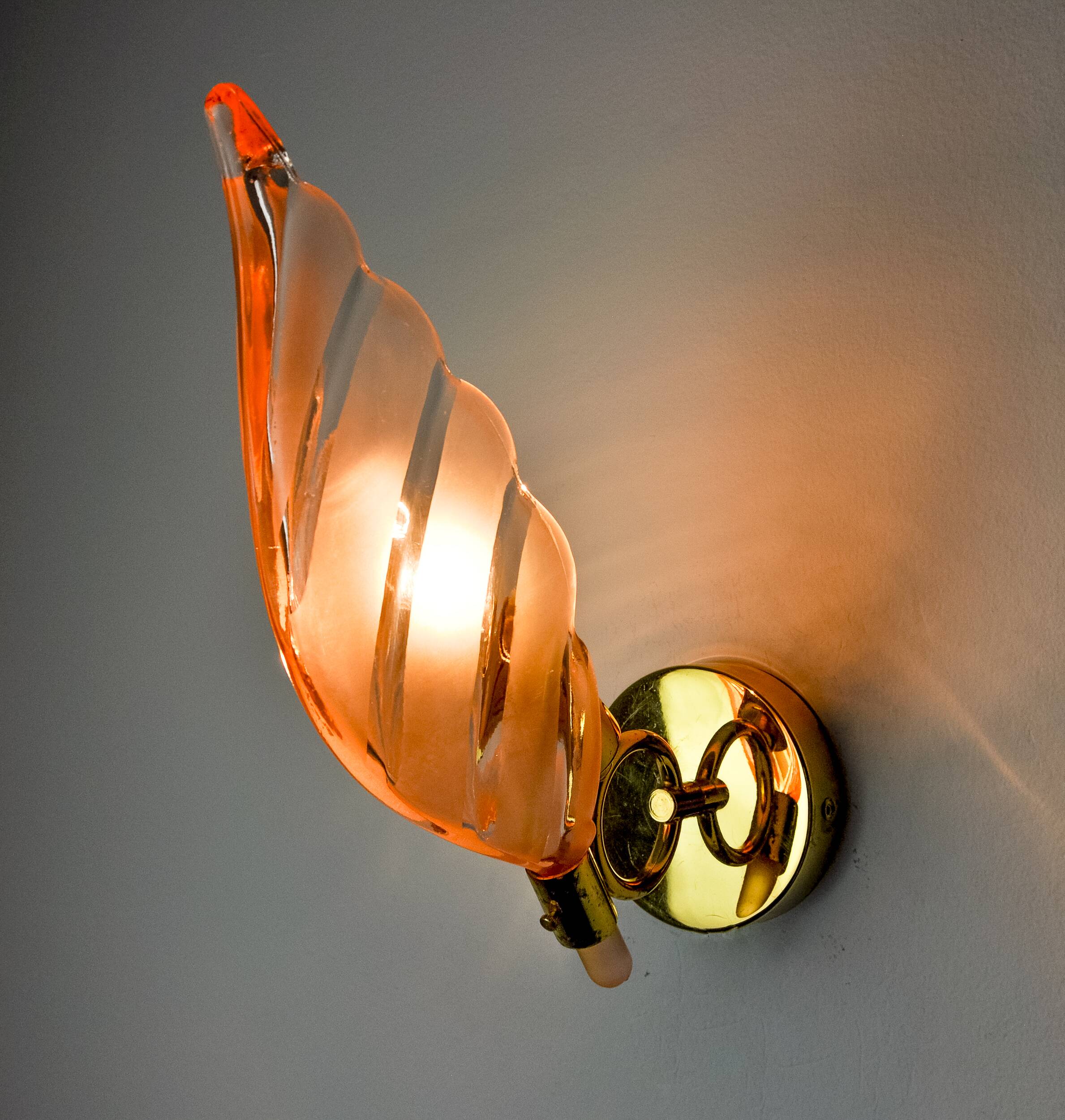 Floral wall lamp, pink murano glass, Italy, 1970