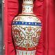 Hindu marble vase with floral decoration and gold leaf, in a box. Height 20 cm.
