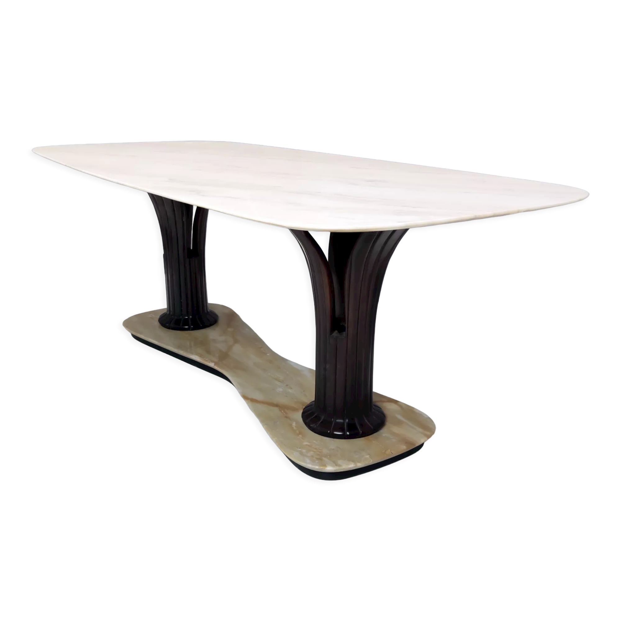 Dining table with a portuguese pink marble top