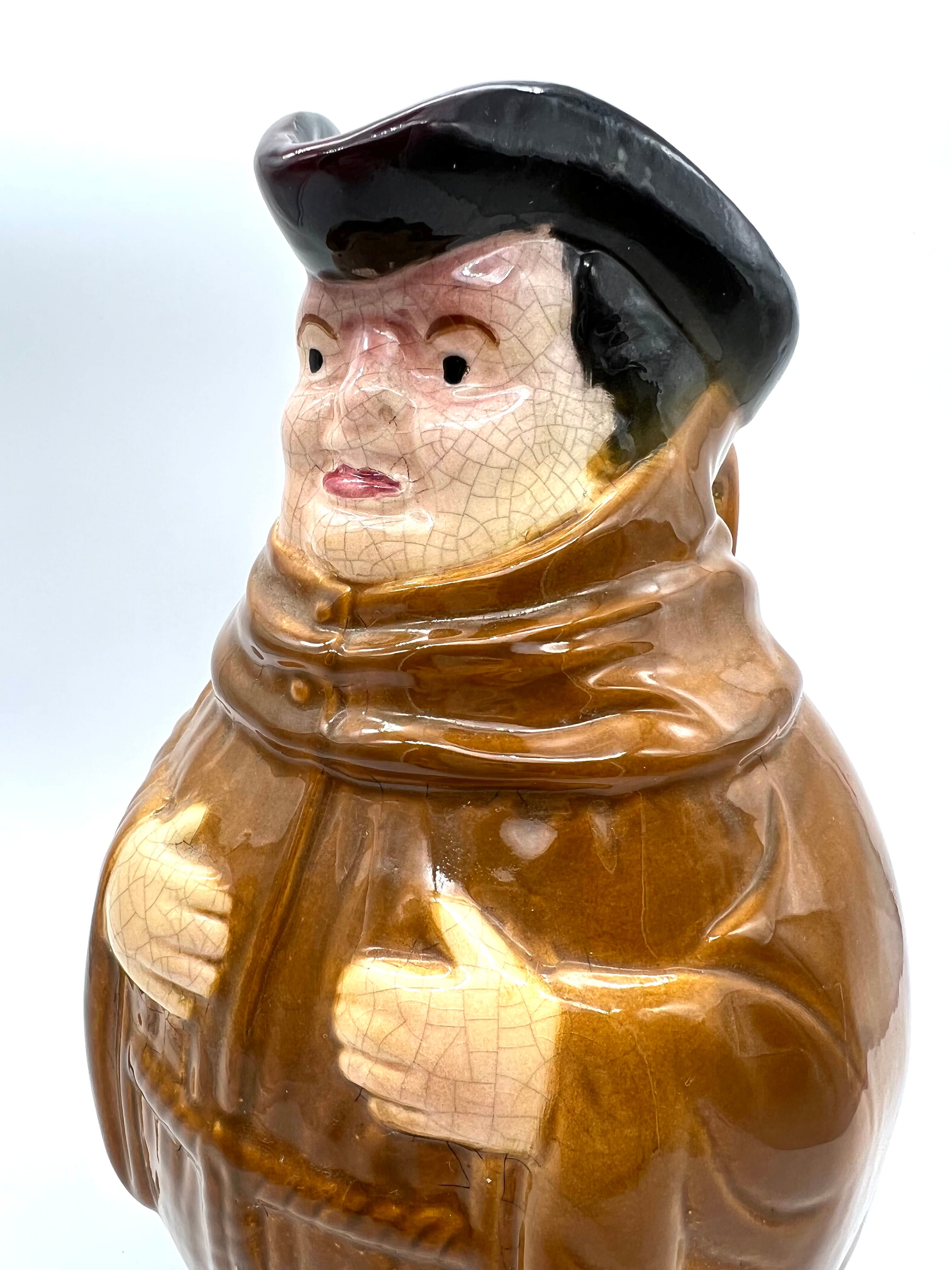 Monk-shaped slurry pitcher
