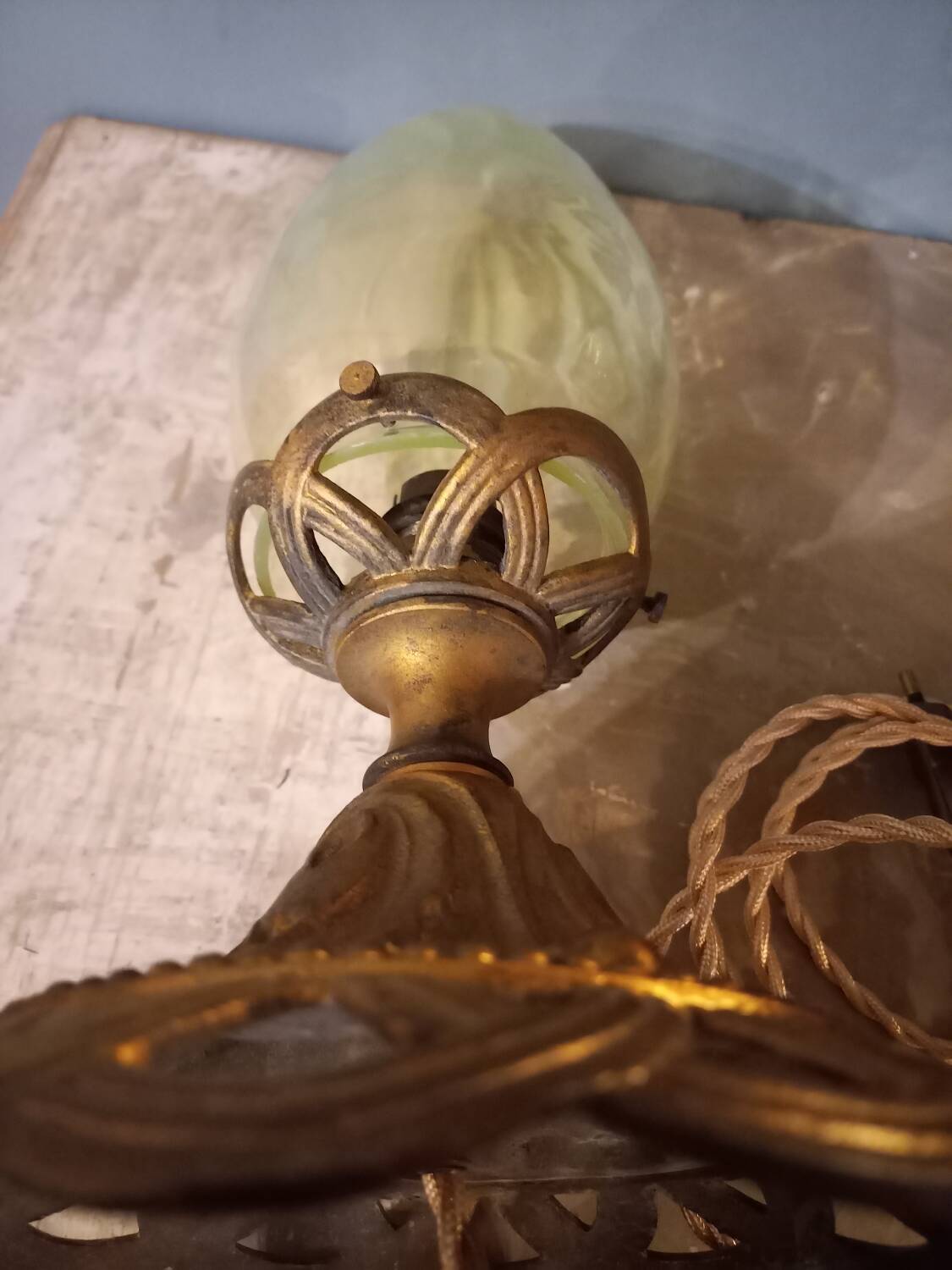 Luminaire globe verre ouraline ancien Art nouveau fin 19e début 20e siècle