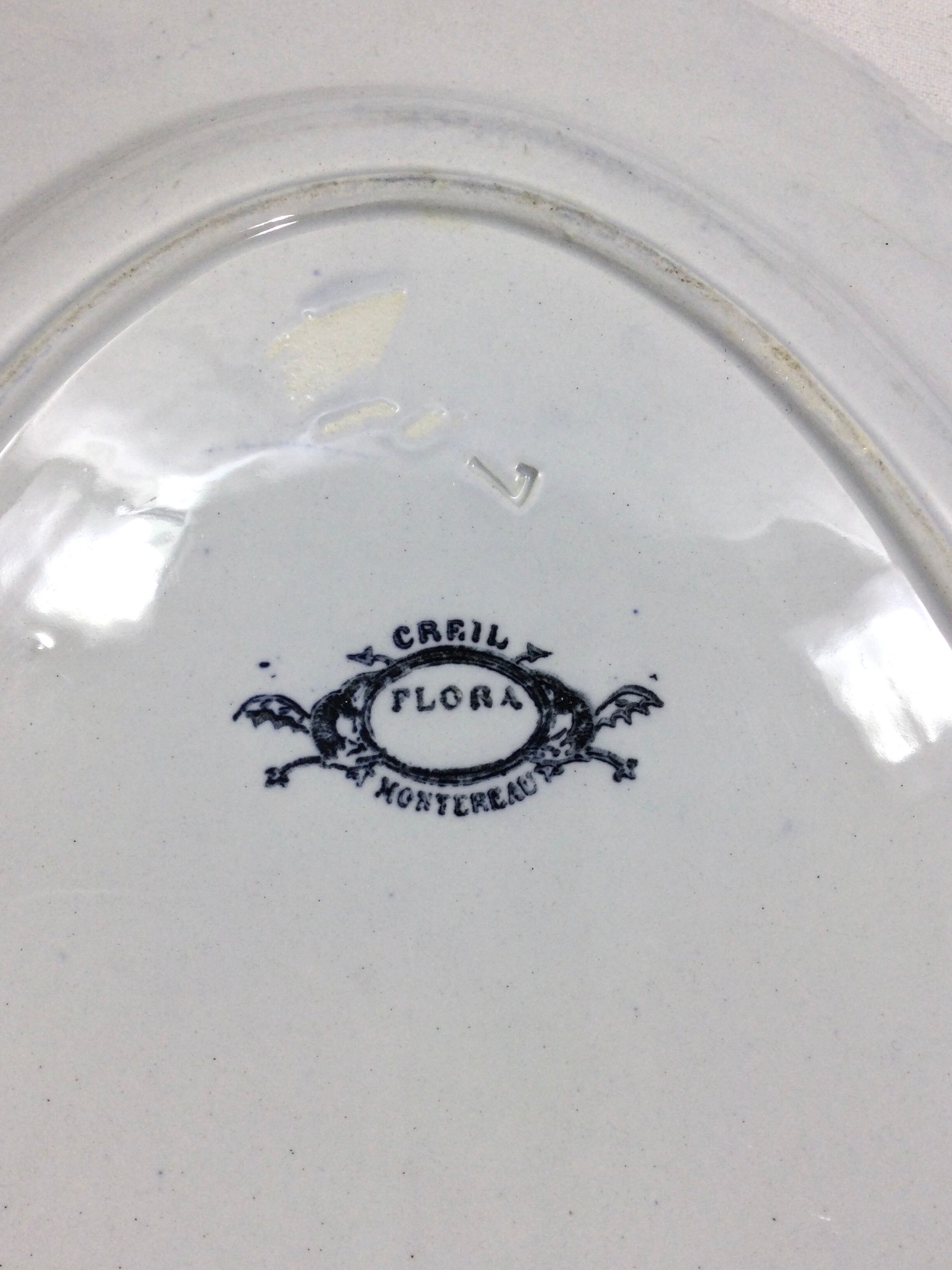 Creil and Montereau - Oval flat in faience model Flora