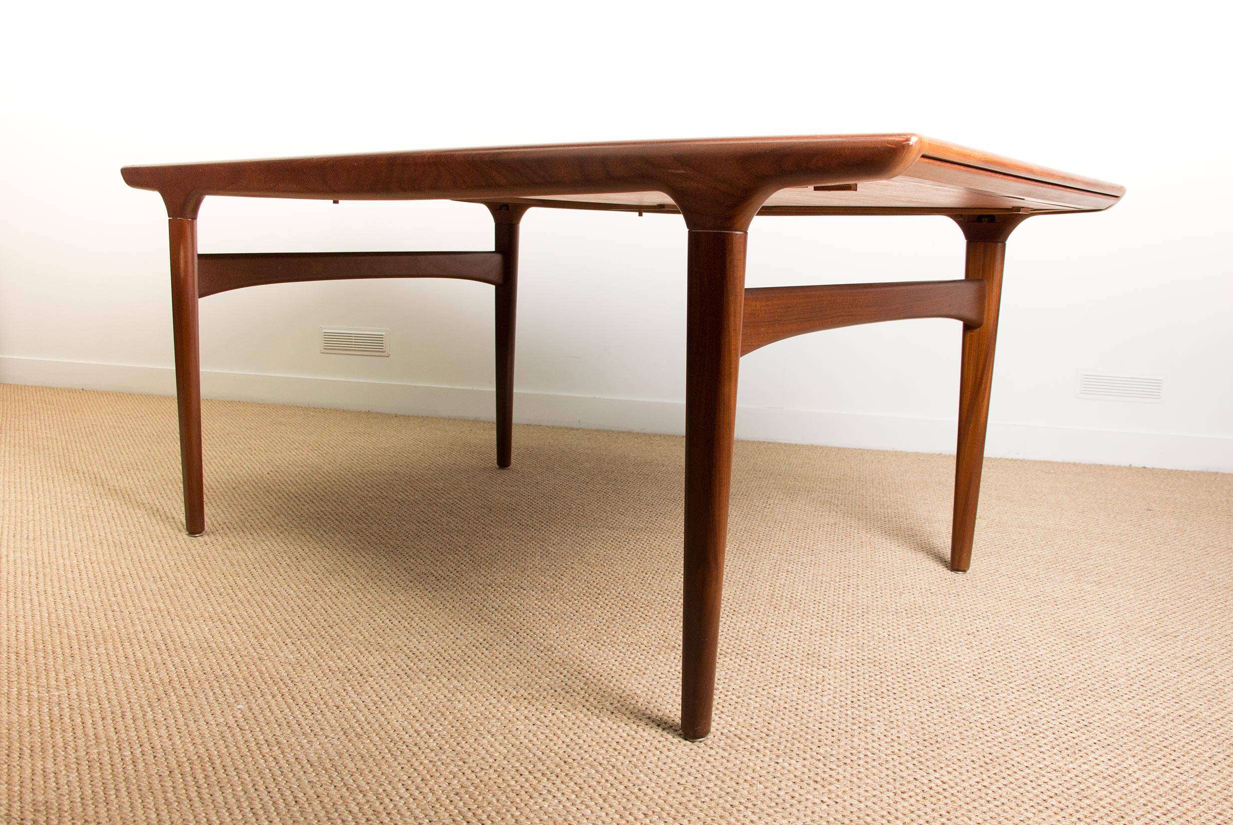 Danish dining table, extendable, in teak 1960 by Johannes Andersen 1960