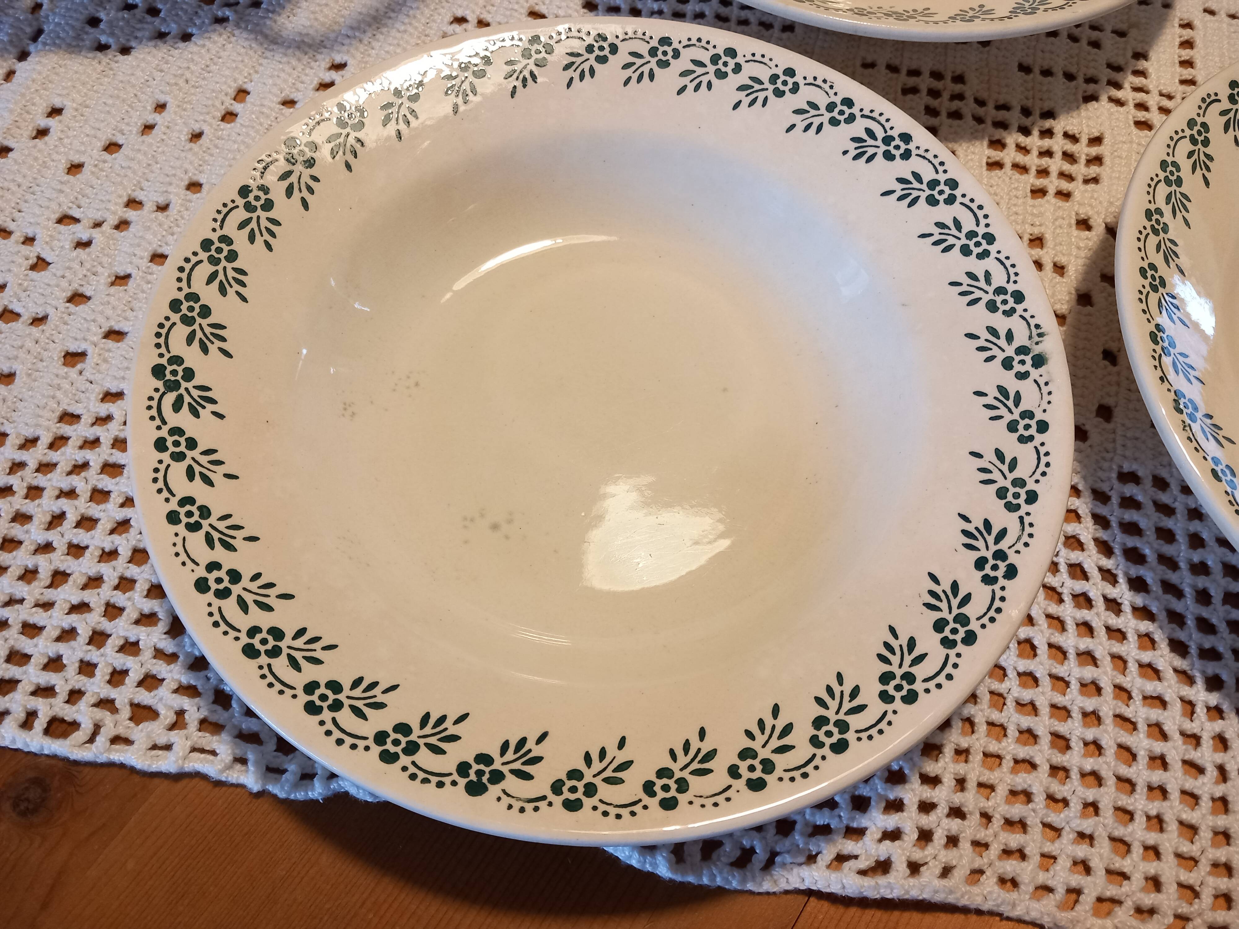 Lot de 3 assiettes creuses anciennes Terre de fer Choisy Le Roi