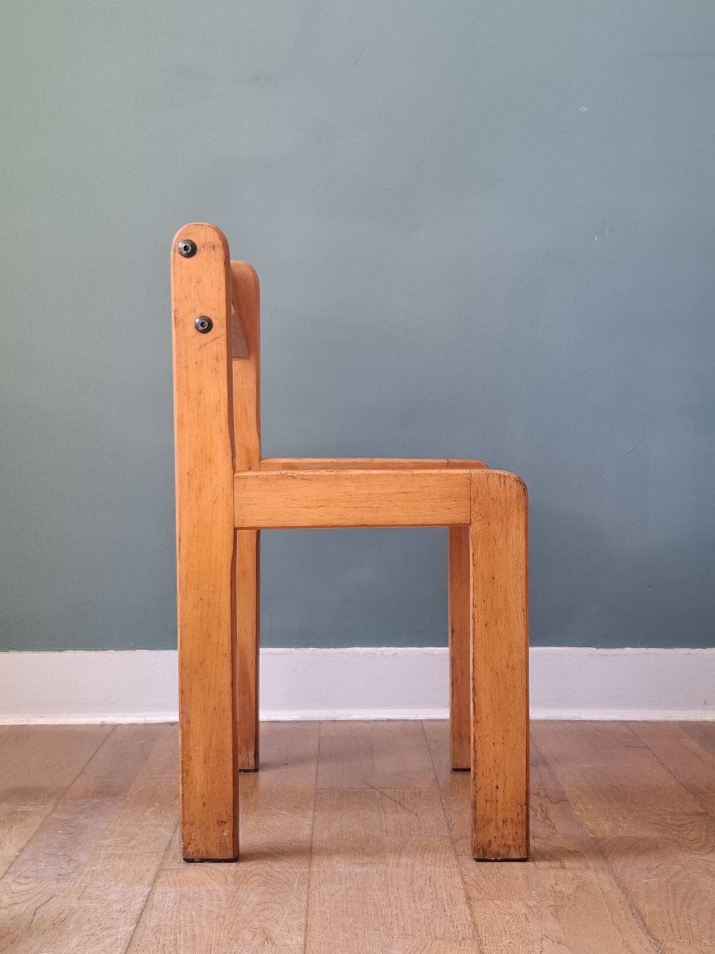 Chaise enfant moderniste