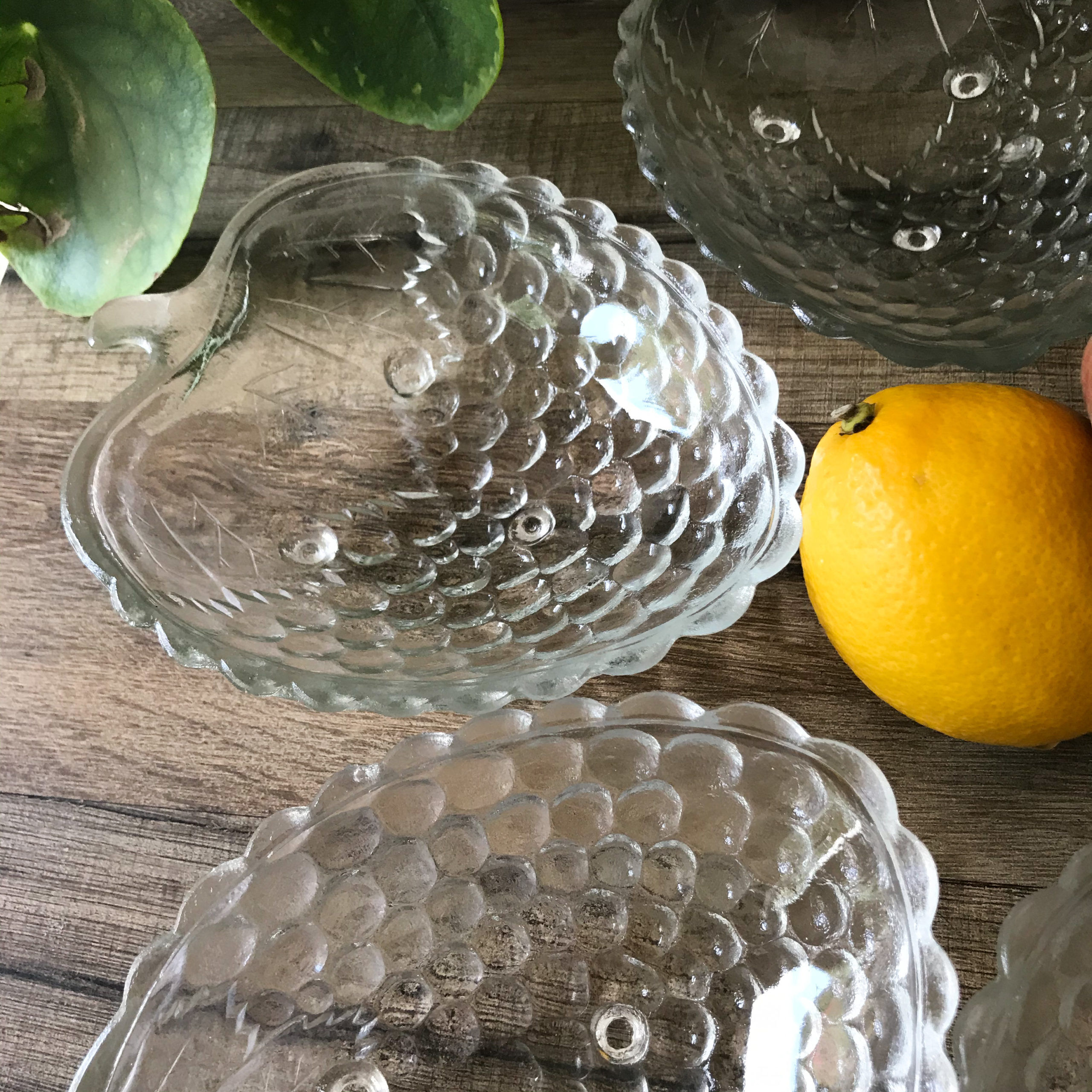 Set of 6 cups and fruit salad dish