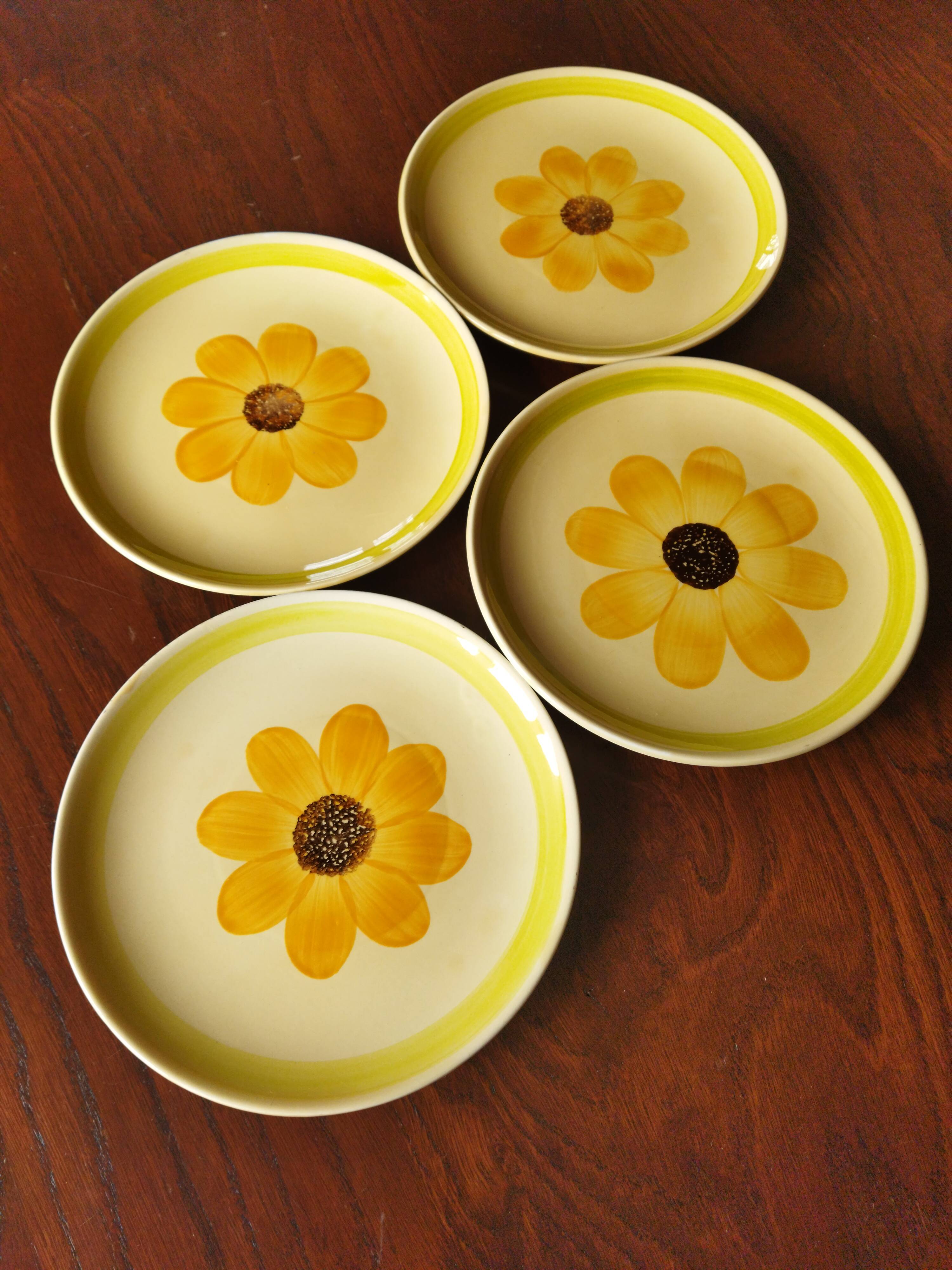 4 Gien “Soleil” dessert plates