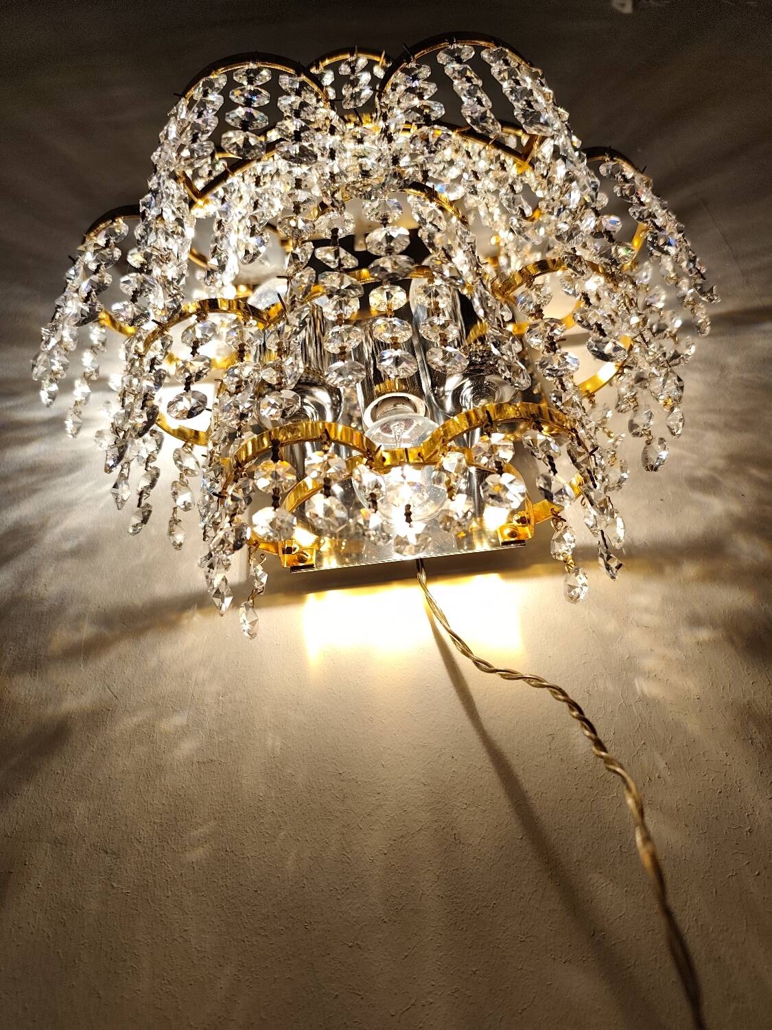 Applique du classique classique des cristaux. Espagne, années 1980.