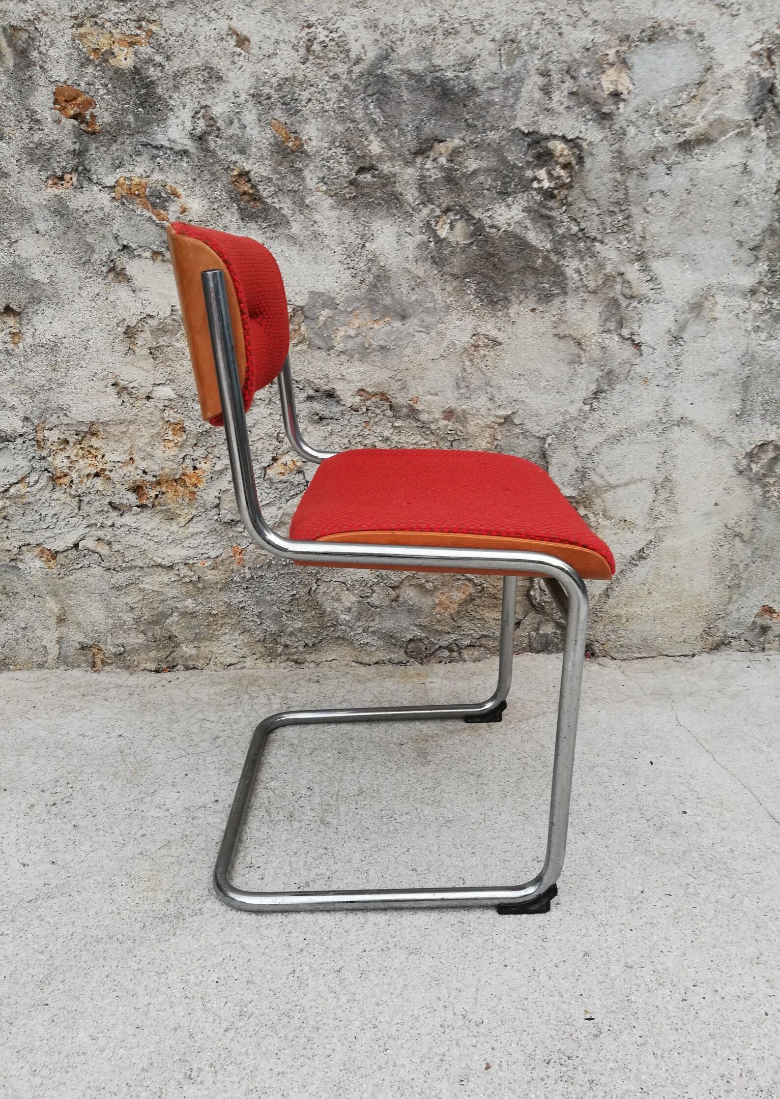 Red chair cantilever chrome tubes