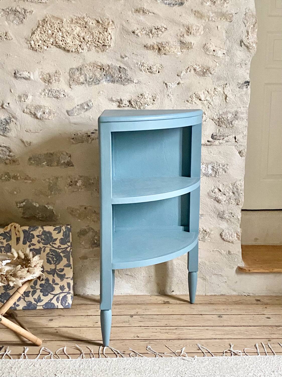 Corner cabinet