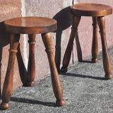 Tabourets bas tripodes, bois massif. (Lot de 2)