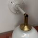Applique murale inclinable globe opaline blanche