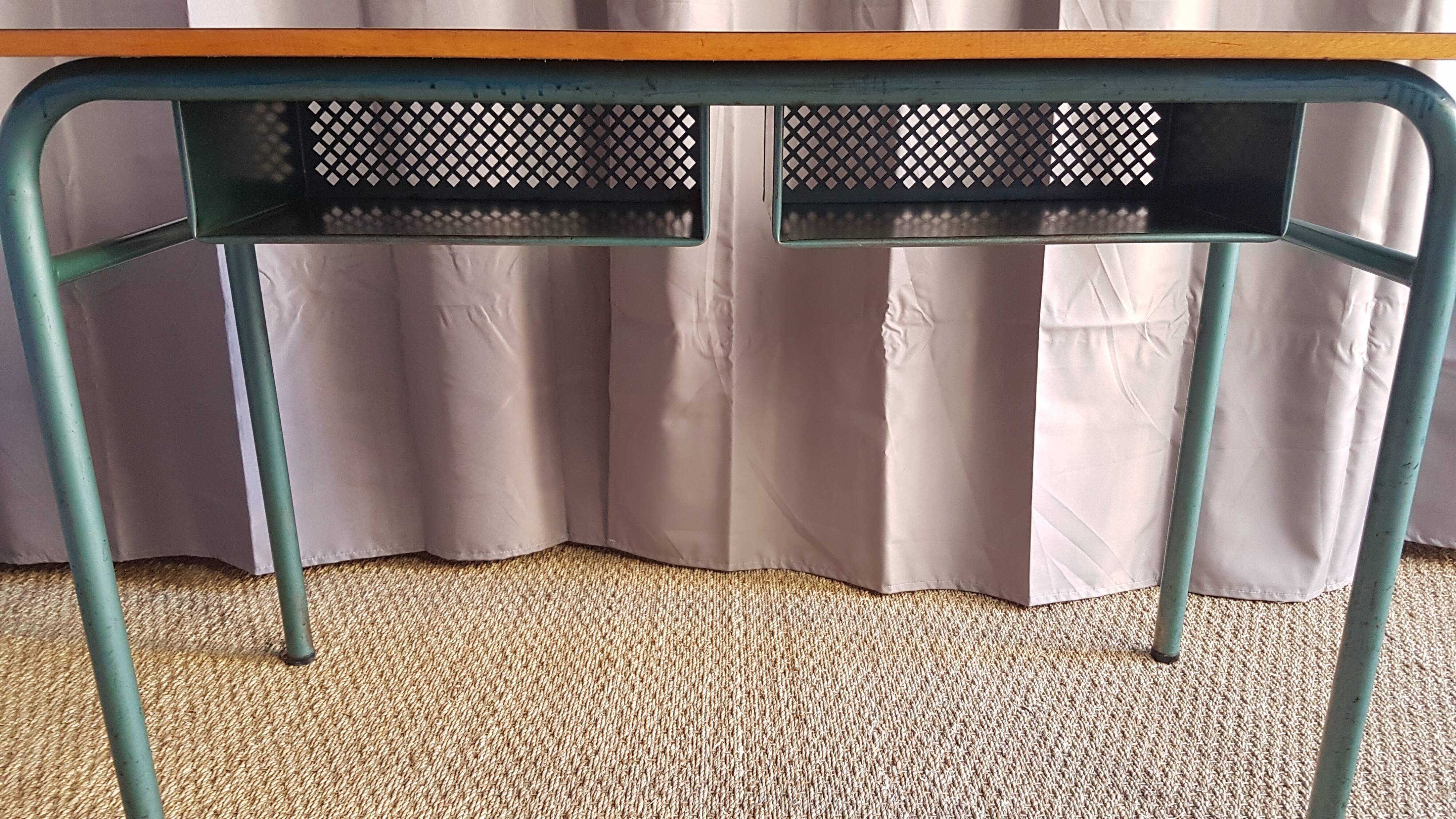 Vintage office with 2 metal lockers