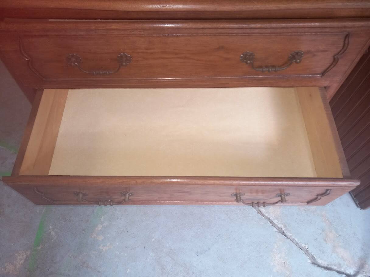 Oak chest of drawers