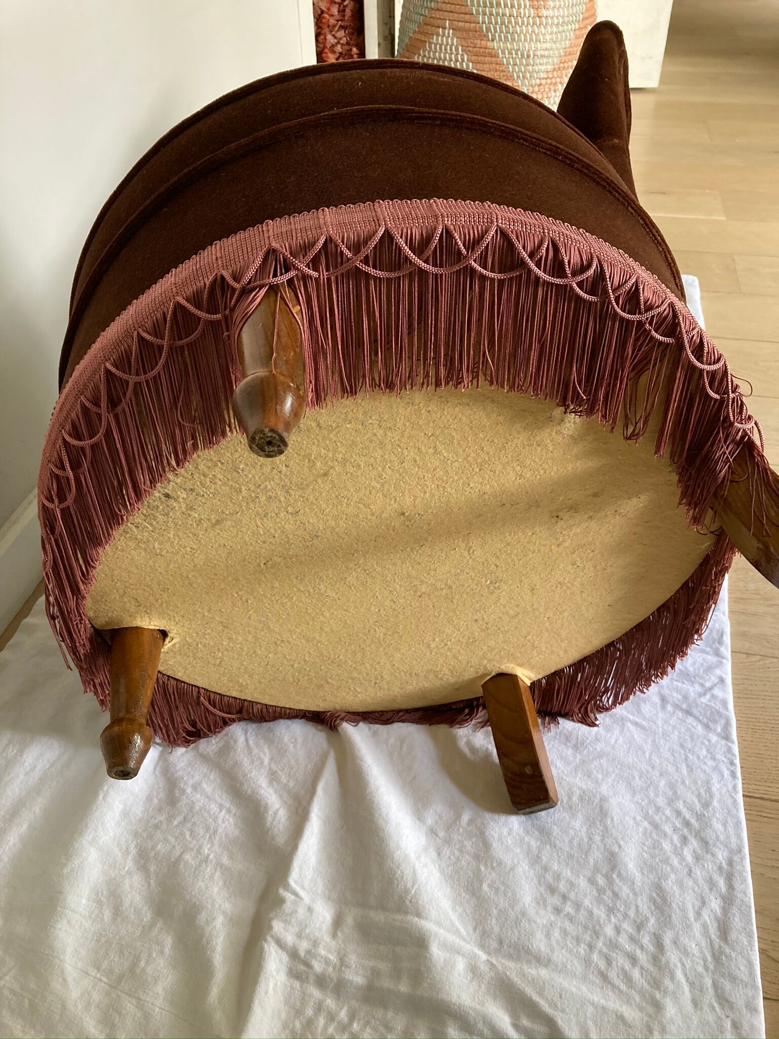 Velvet toad armchair