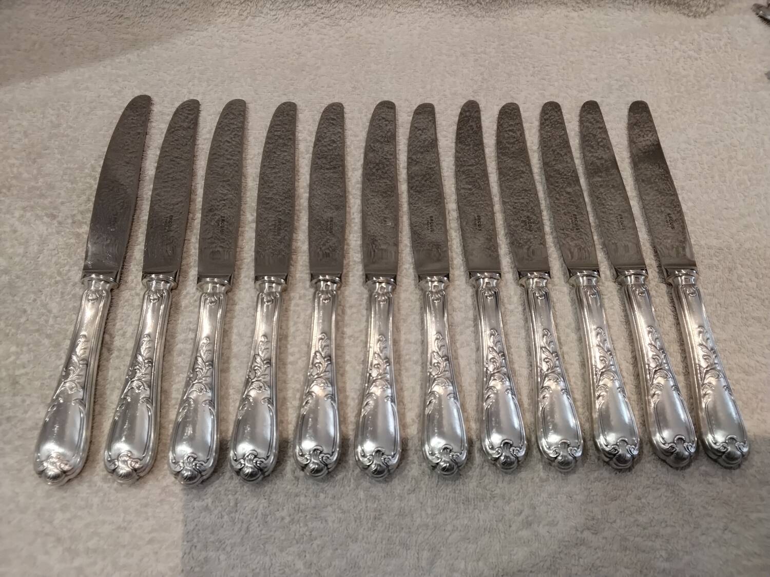 12 silver-plated metal table knives Ercuis model Dubarry