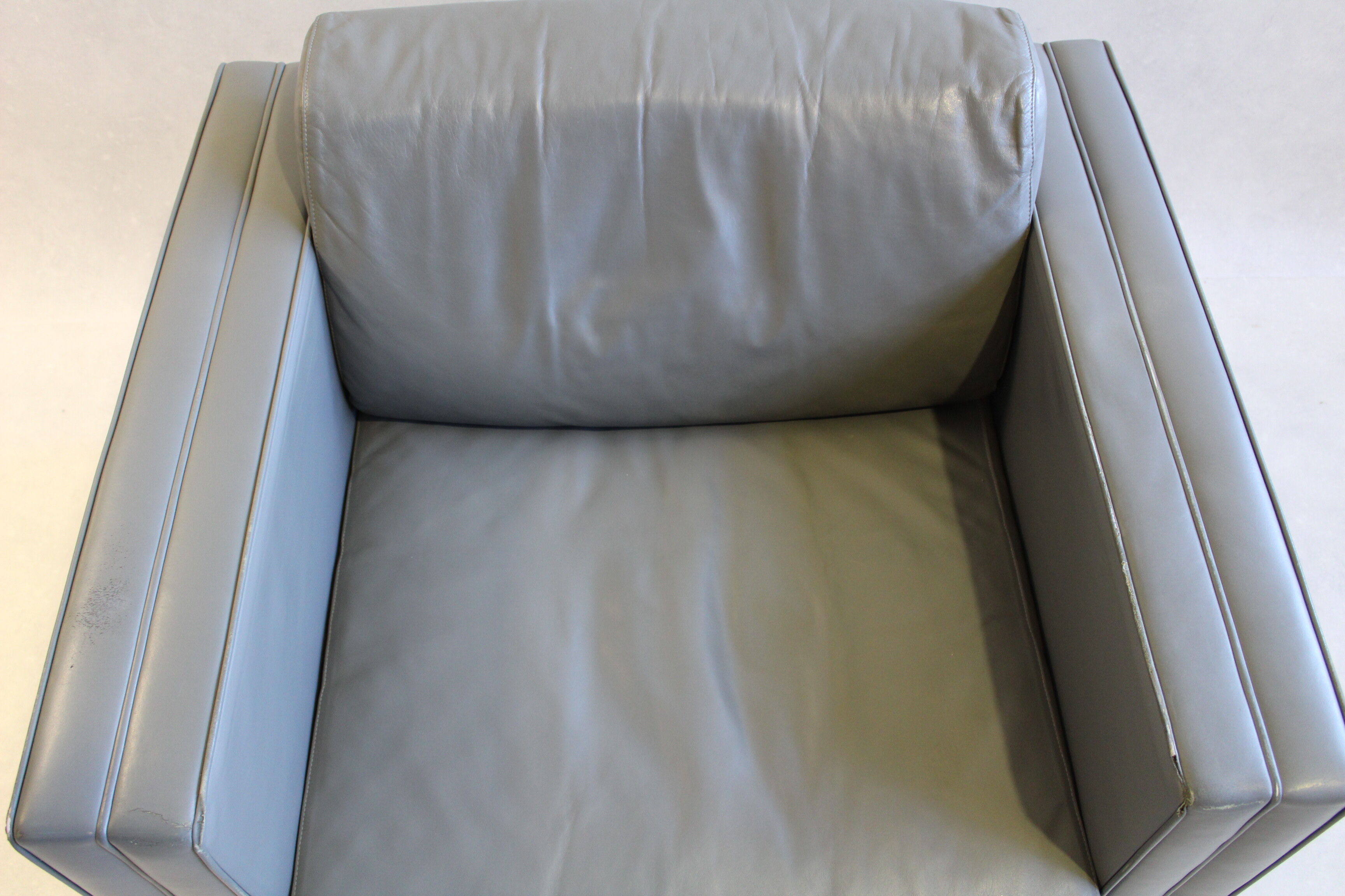 Pair of Walter Knoll gray leather armchairs design Jürgen Lange