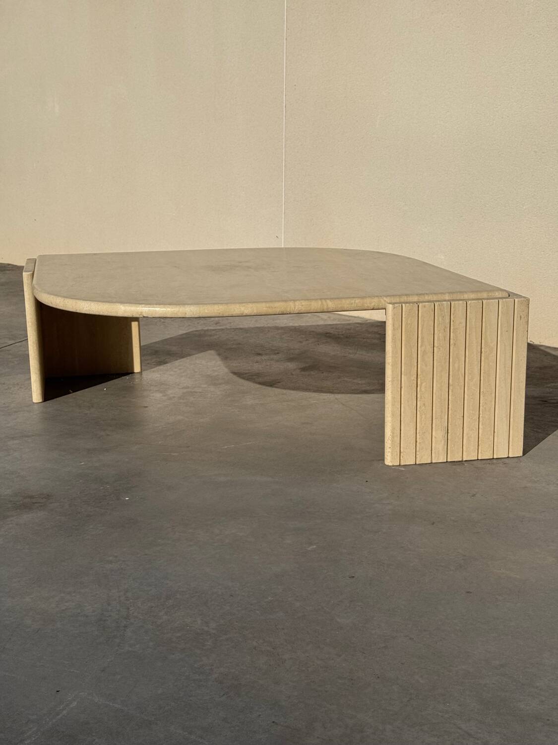 Large designer coffee table in travertine, eye shape, Roche Bobois edition from the 80s