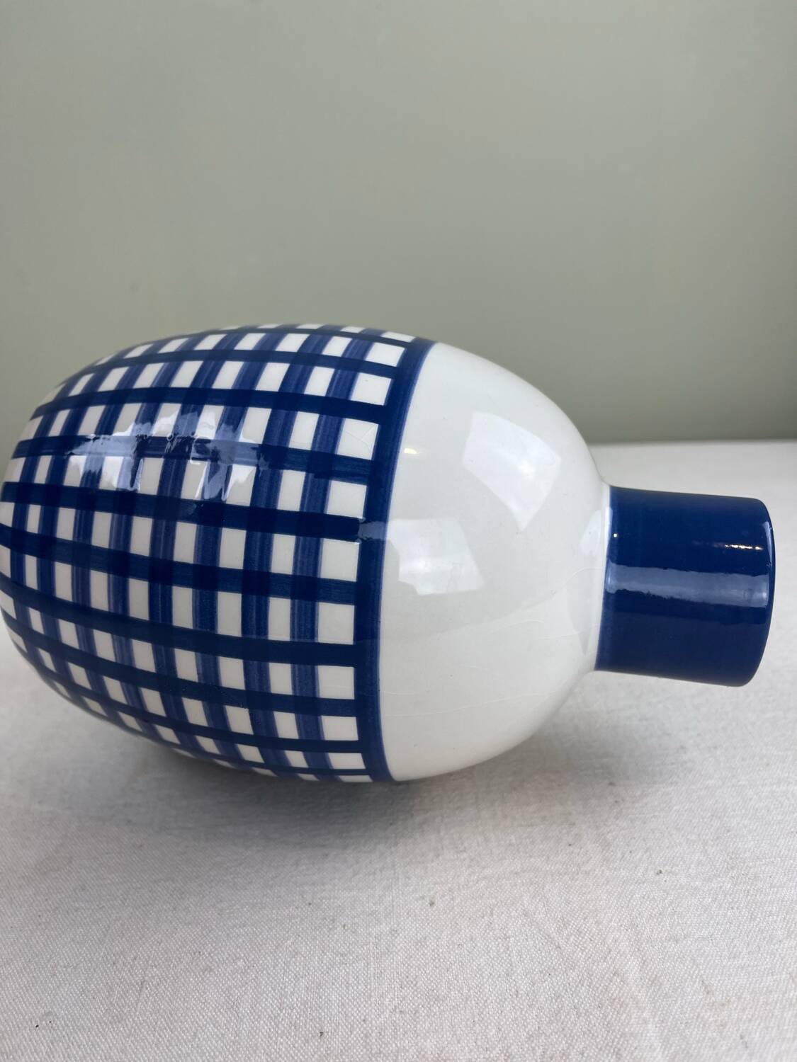 Graphic vase