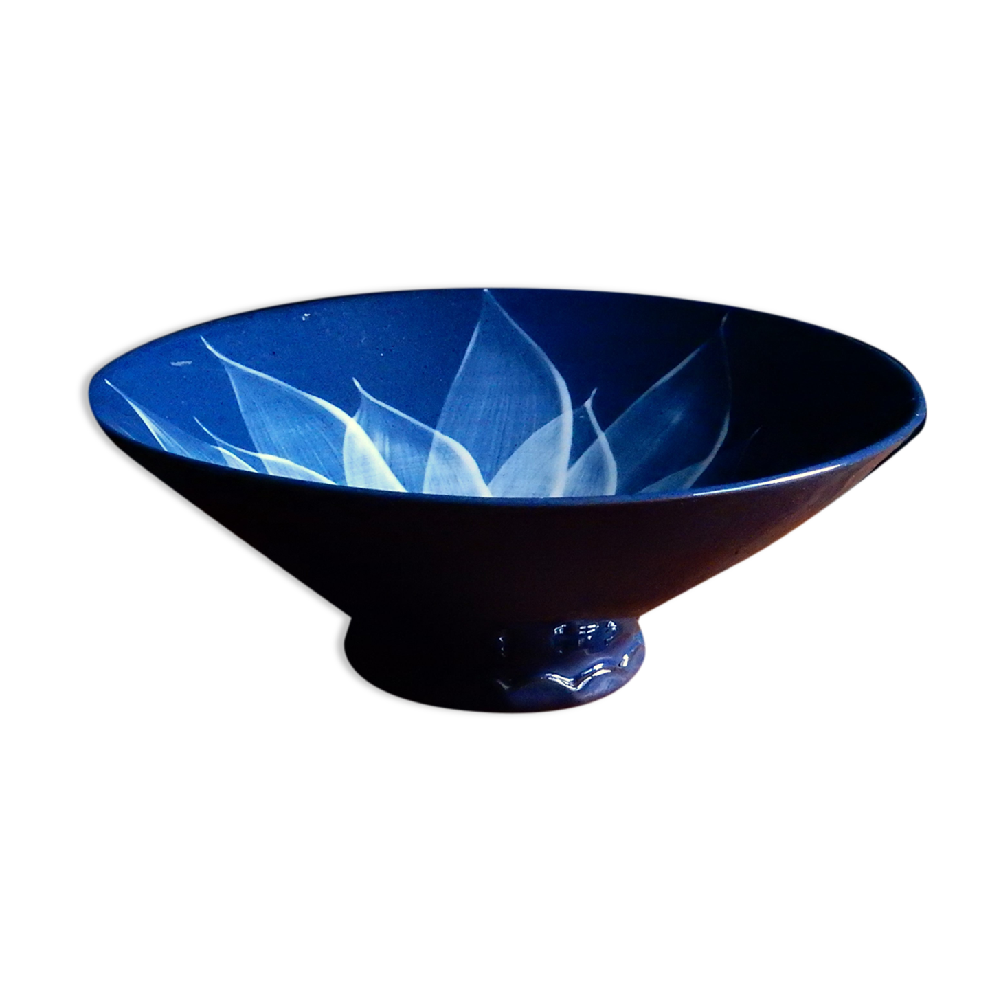 Empty pocket, blue ceramic bowl minimalist floral pattern