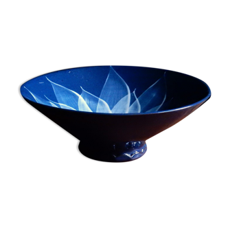 Empty pocket, blue ceramic bowl minimalist floral pattern